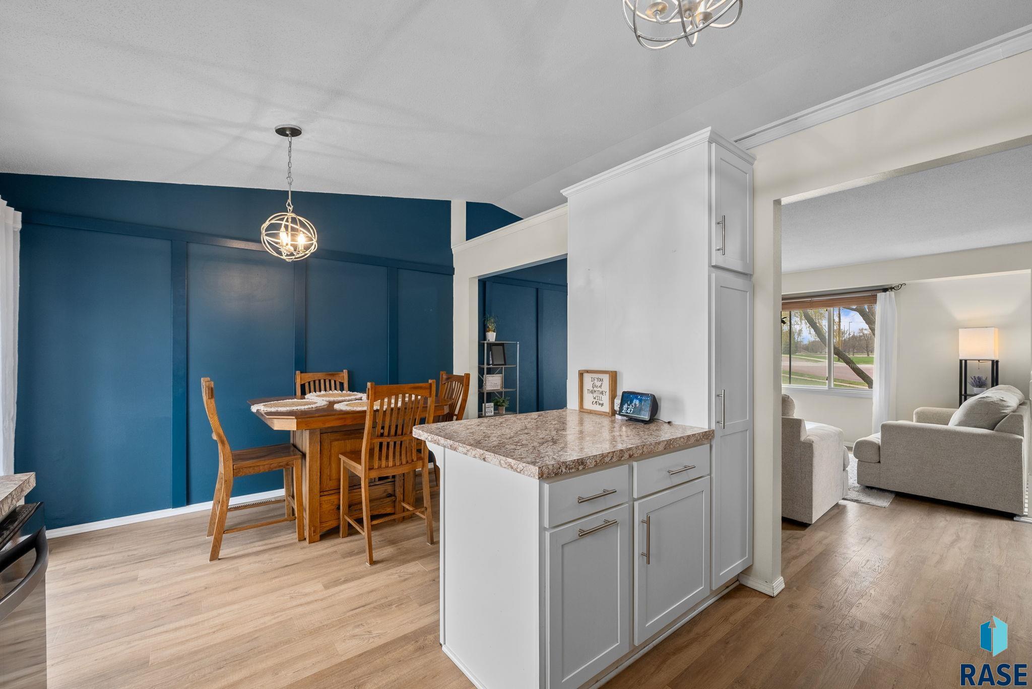 Sioux Falls, South Dakota 57110, United States, 3 Bedrooms Bedrooms, ,2 BathroomsBathrooms,Residential,Pending,117782