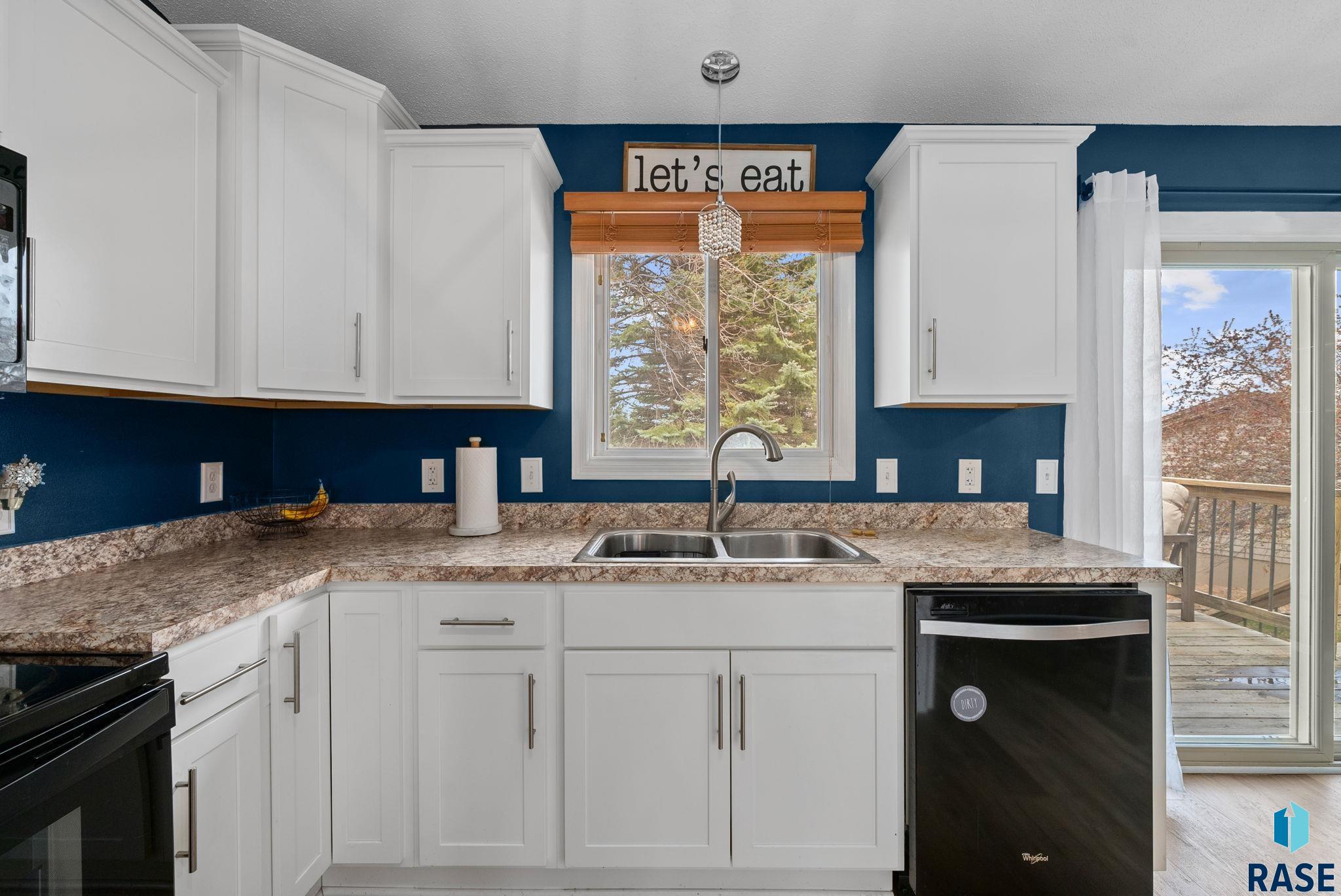 Sioux Falls, South Dakota 57110, United States, 3 Bedrooms Bedrooms, ,2 BathroomsBathrooms,Residential,Pending,117782