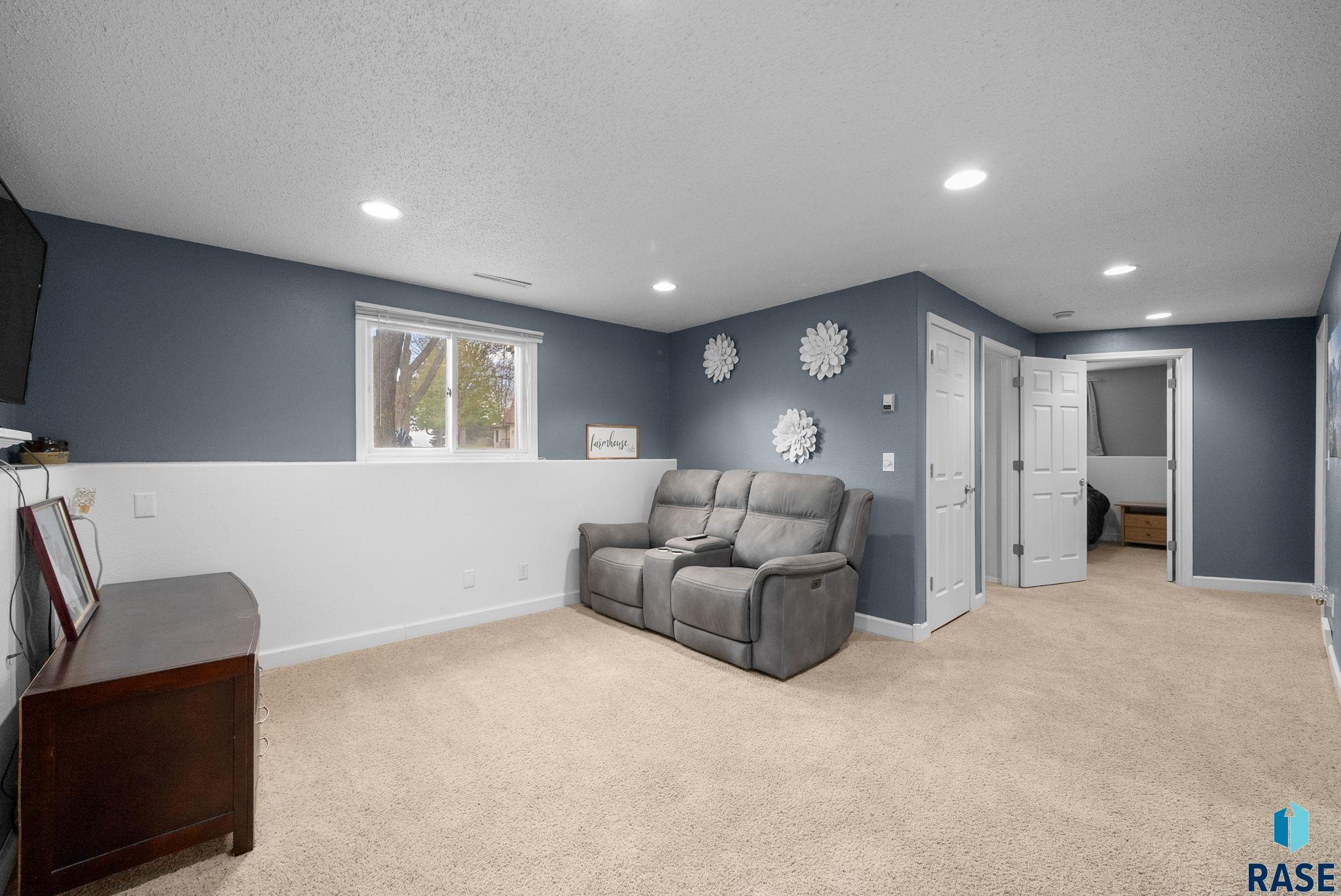 Sioux Falls, South Dakota 57110, United States, 3 Bedrooms Bedrooms, ,2 BathroomsBathrooms,Residential,Pending,117782