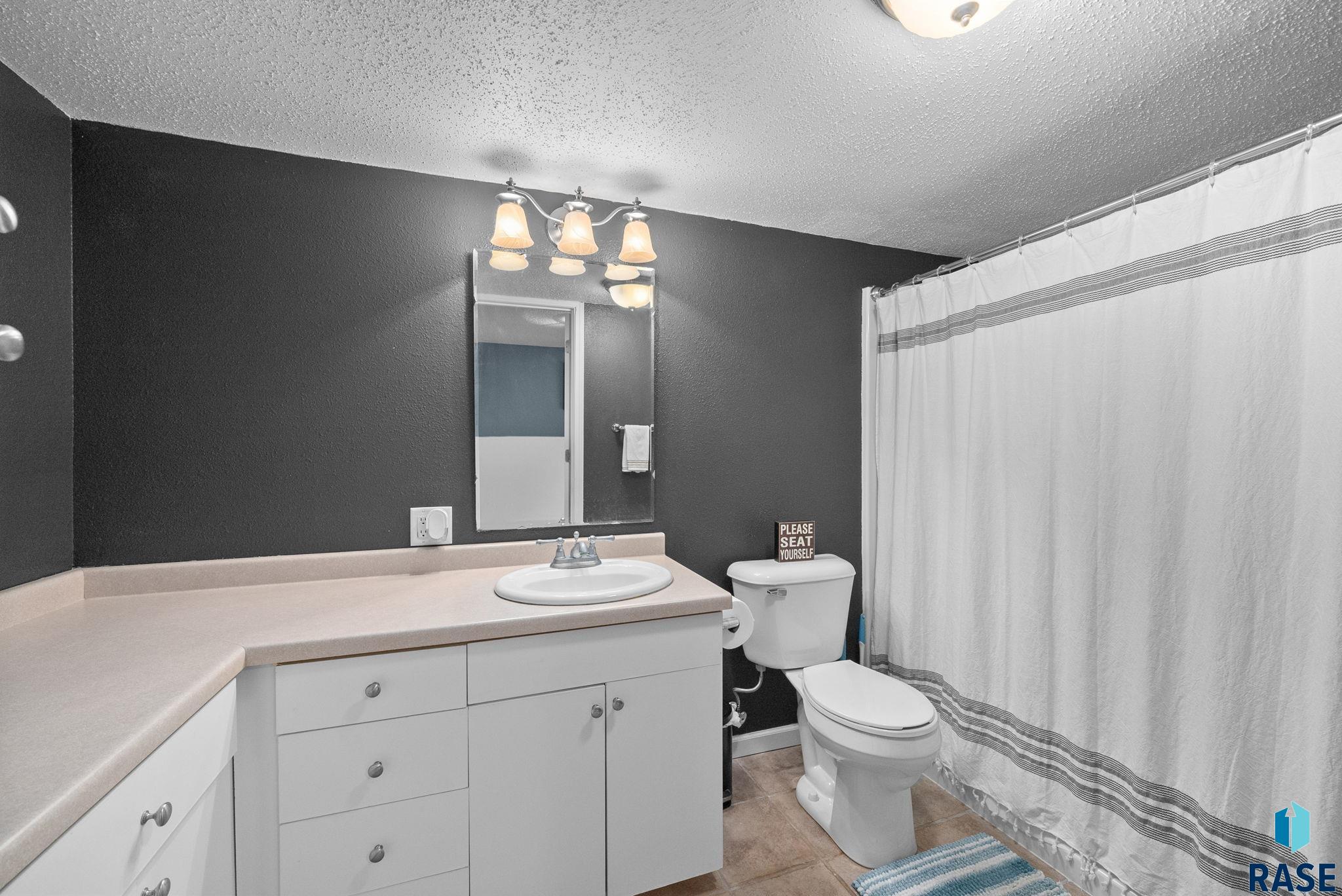 Sioux Falls, South Dakota 57110, United States, 3 Bedrooms Bedrooms, ,2 BathroomsBathrooms,Residential,Pending,117782