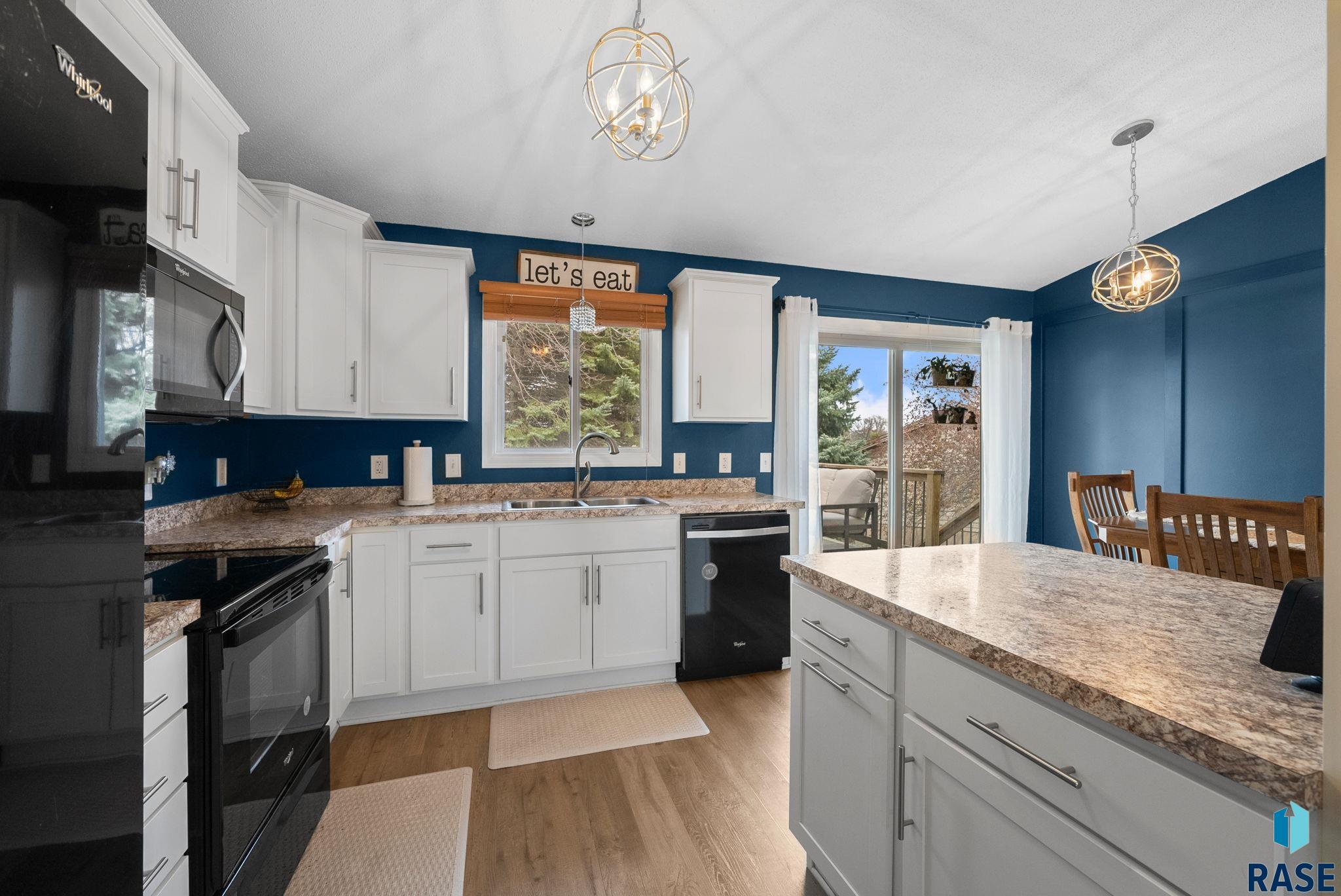 Sioux Falls, South Dakota 57110, United States, 3 Bedrooms Bedrooms, ,2 BathroomsBathrooms,Residential,Pending,117782