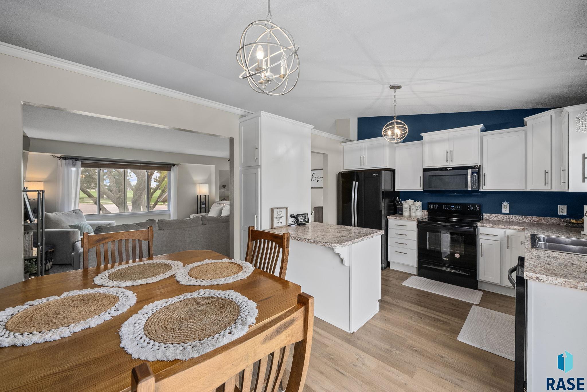 Sioux Falls, South Dakota 57110, United States, 3 Bedrooms Bedrooms, ,2 BathroomsBathrooms,Residential,Pending,117782