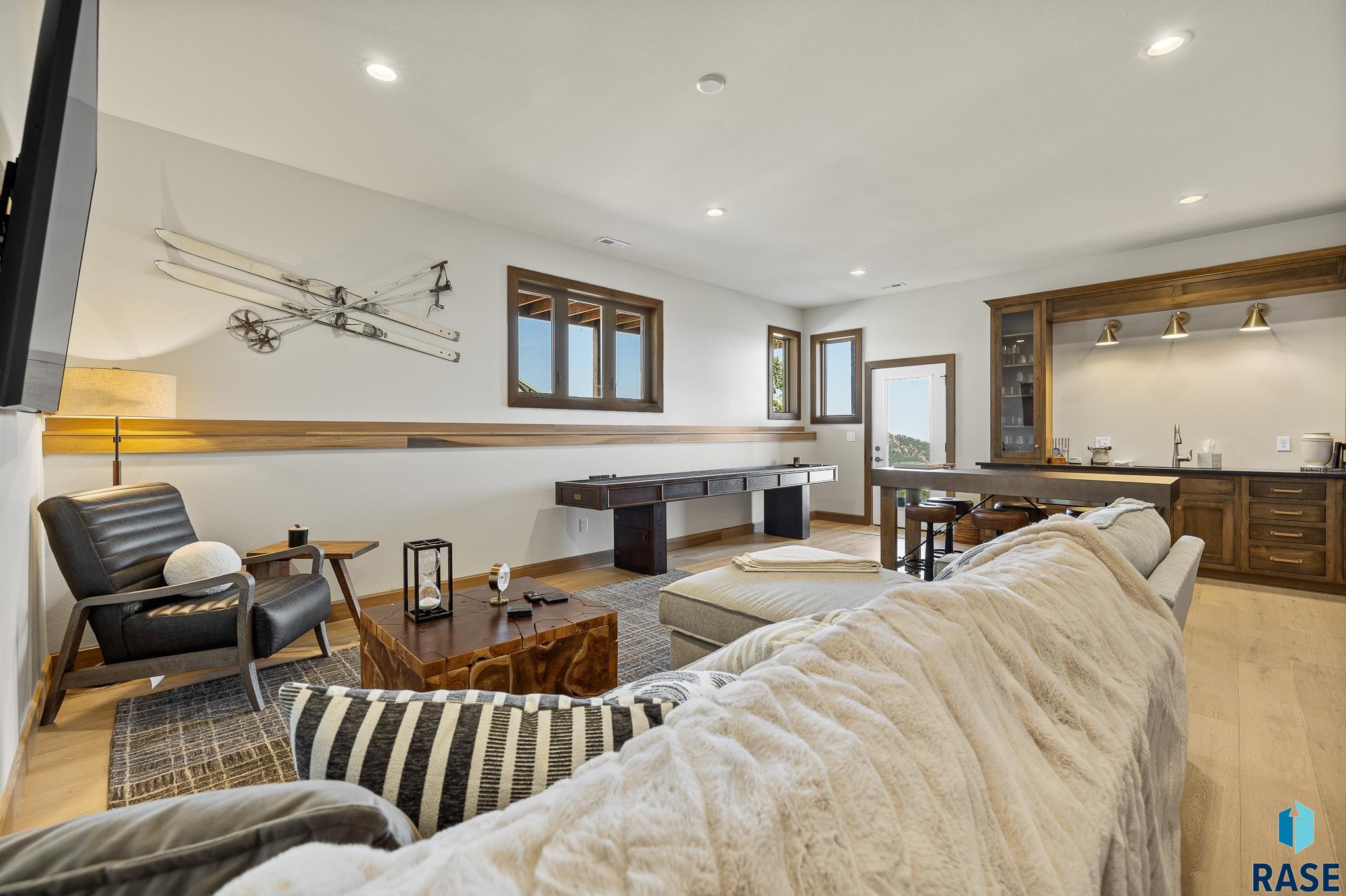 Sturgis, South Dakota 57785, United States, 5 Bedrooms Bedrooms, ,6 BathroomsBathrooms,Residential,Active,37774