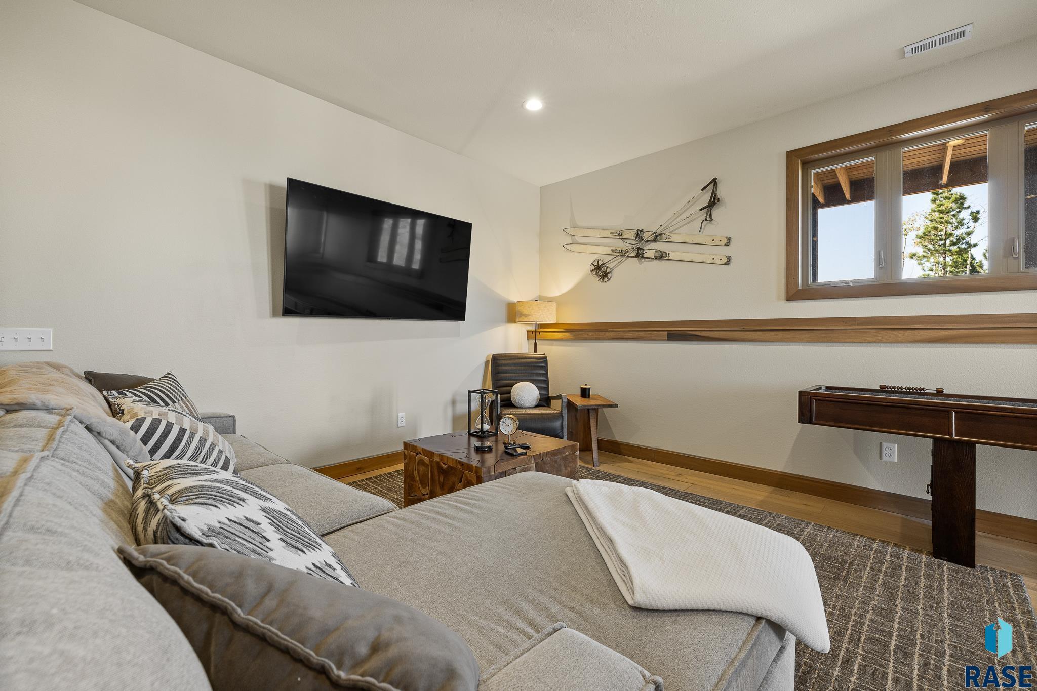 Sturgis, South Dakota 57785, United States, 5 Bedrooms Bedrooms, ,6 BathroomsBathrooms,Residential,Active,37774