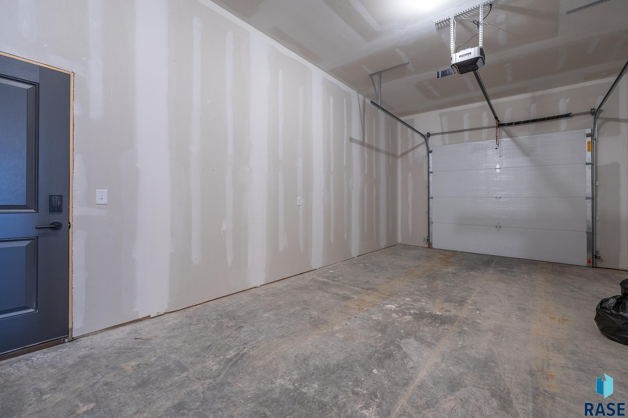 Sturgis, South Dakota 57785, United States, 5 Bedrooms Bedrooms, ,6 BathroomsBathrooms,Residential,Active,37774