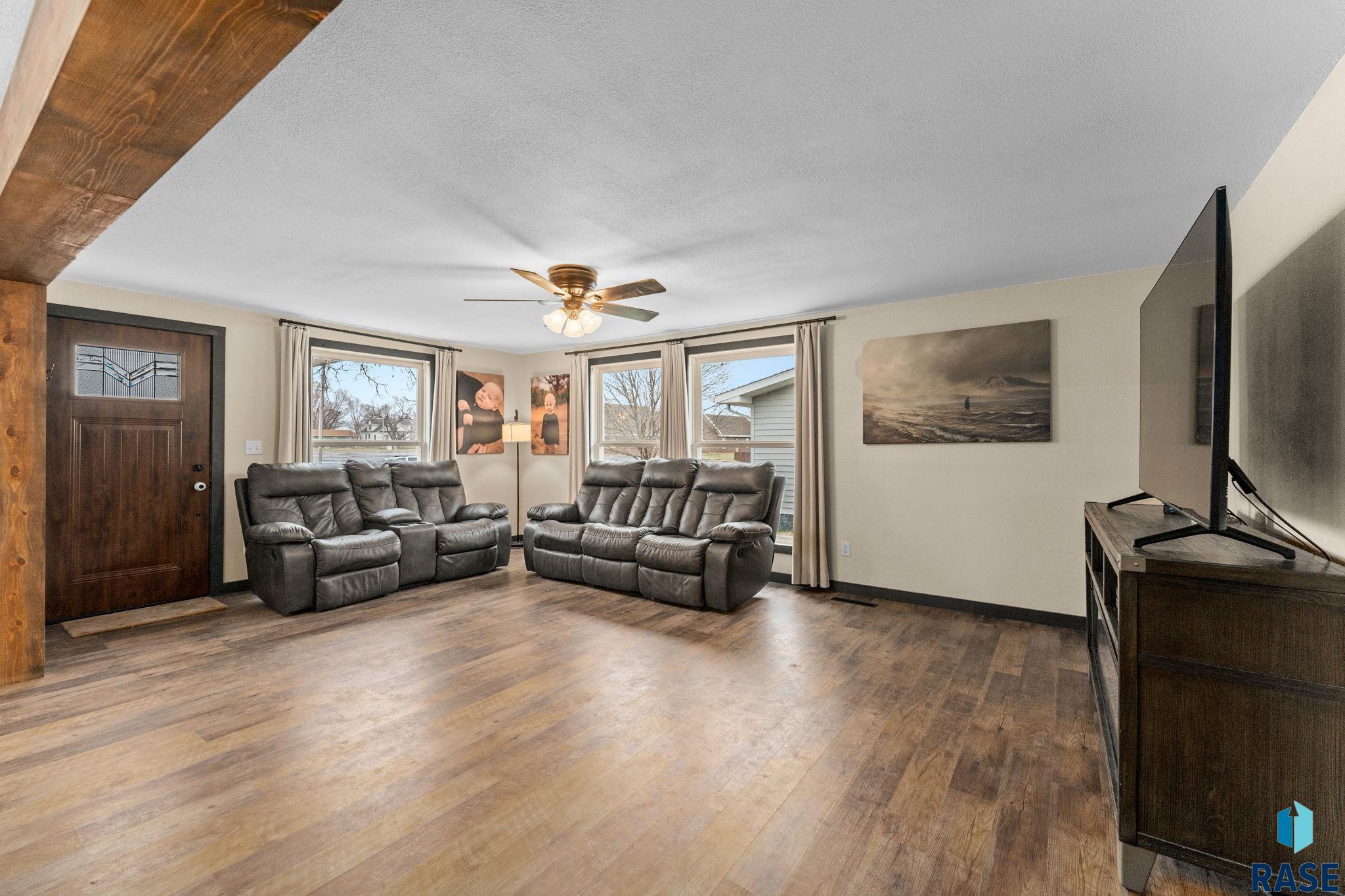 919 S Academy St Street, Lennox, South Dakota image 12