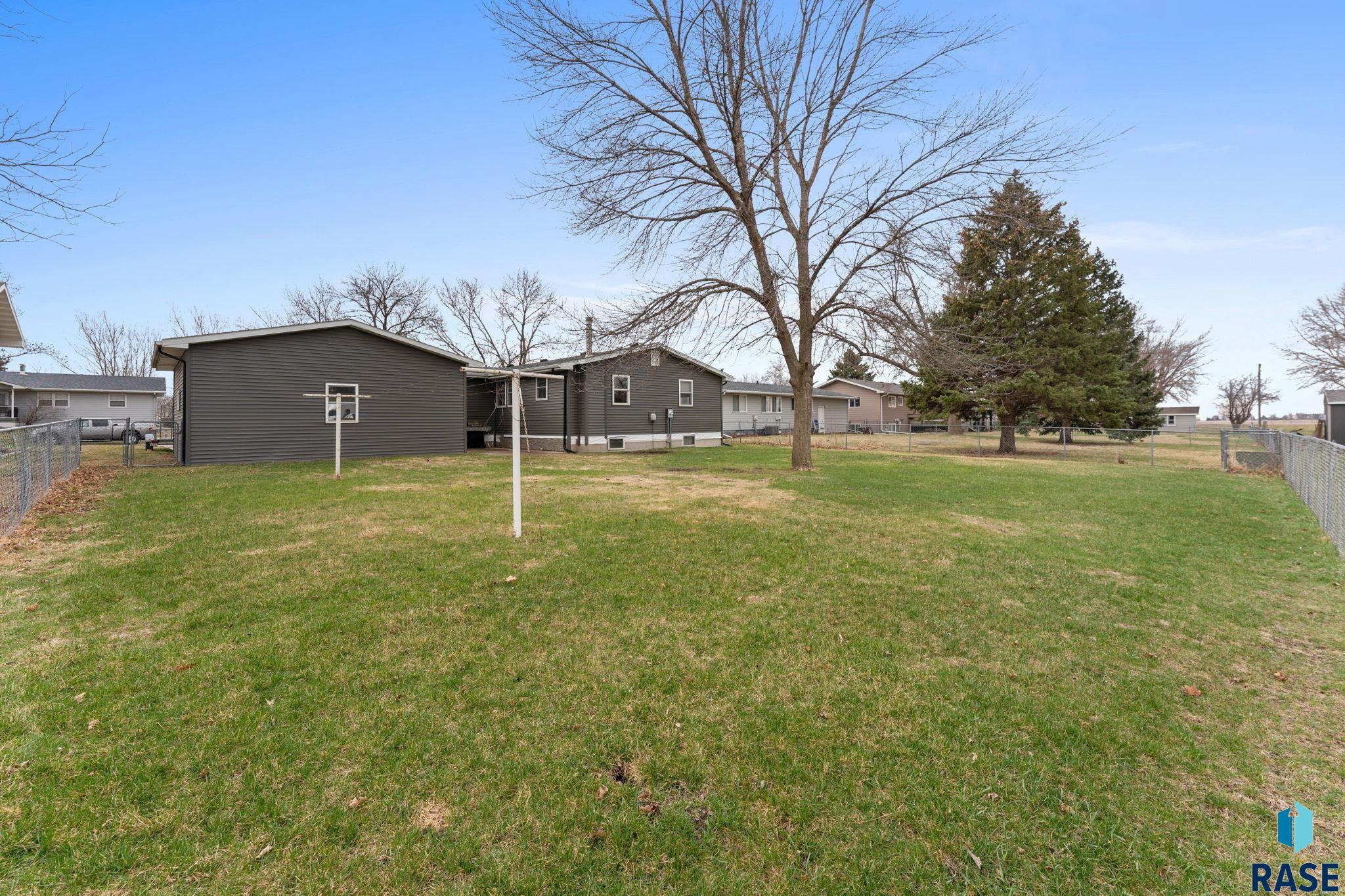 919 S Academy St Street, Lennox, South Dakota image 9