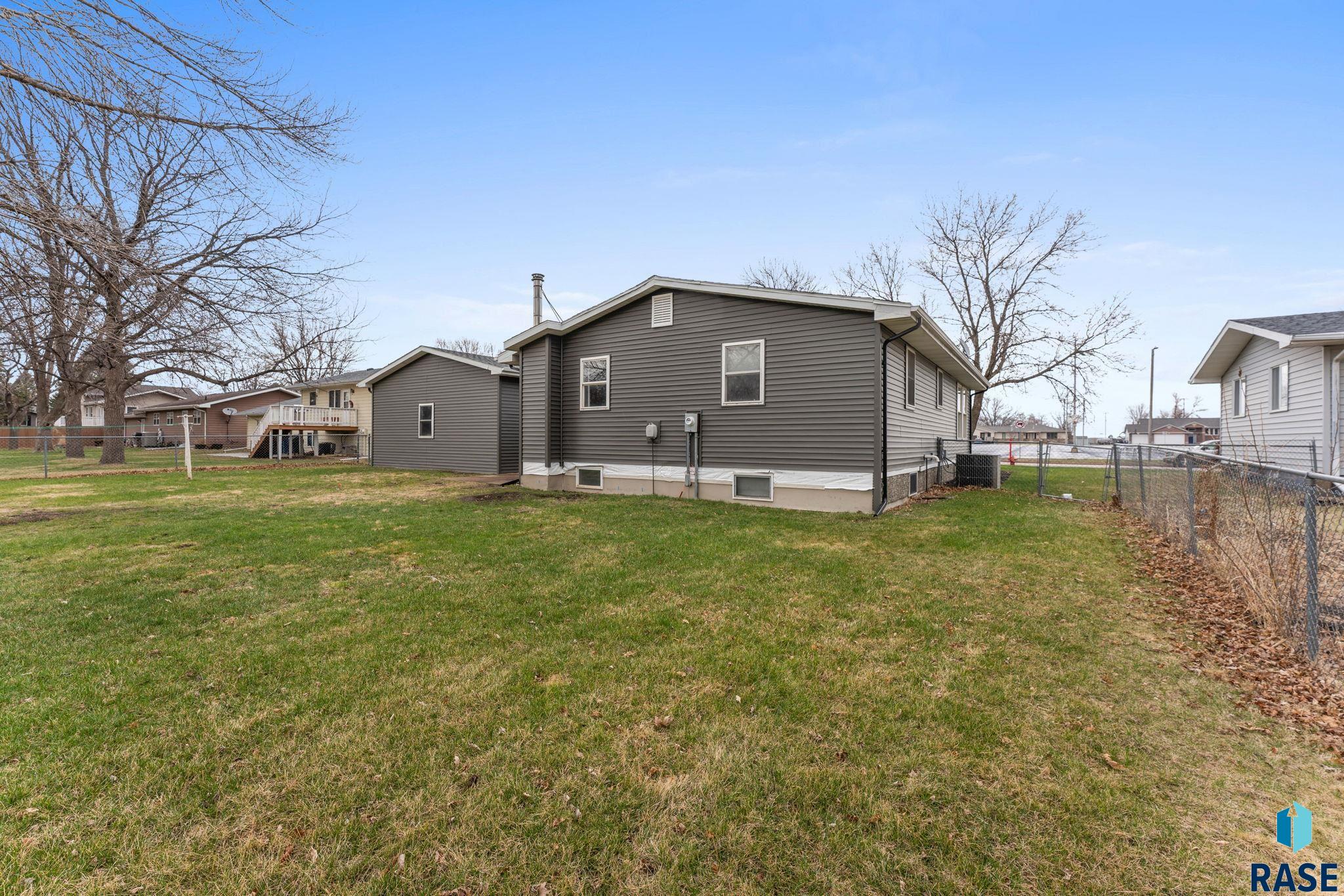 919 S Academy St Street, Lennox, South Dakota image 10