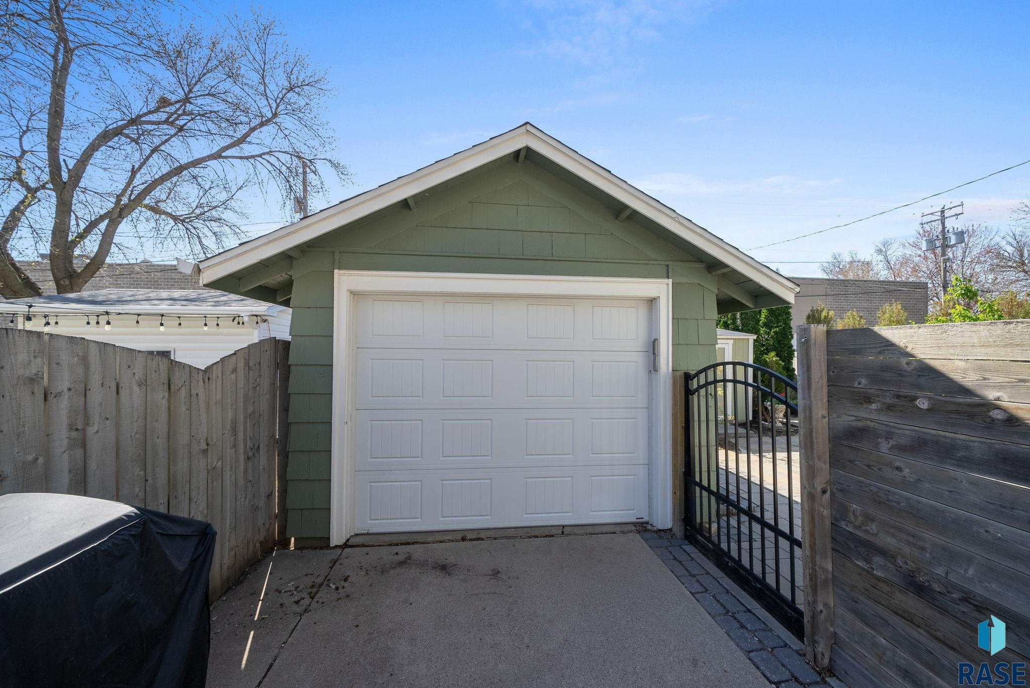 Sioux Falls, South Dakota 57105, United States, 3 Bedrooms Bedrooms, ,2 BathroomsBathrooms,Residential,Active,119544