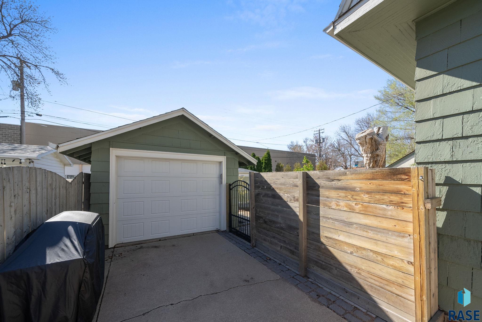 Sioux Falls, South Dakota 57105, United States, 3 Bedrooms Bedrooms, ,2 BathroomsBathrooms,Residential,Active,119544