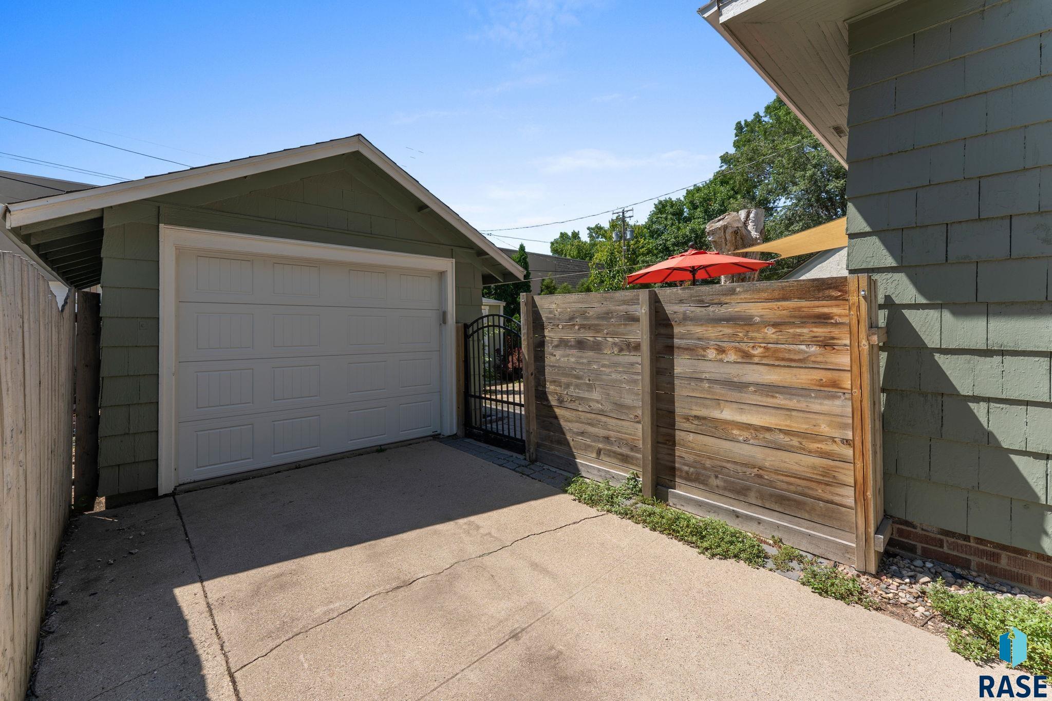 Sioux Falls, South Dakota 57105, United States, 3 Bedrooms Bedrooms, ,2 BathroomsBathrooms,Residential,Active,119544