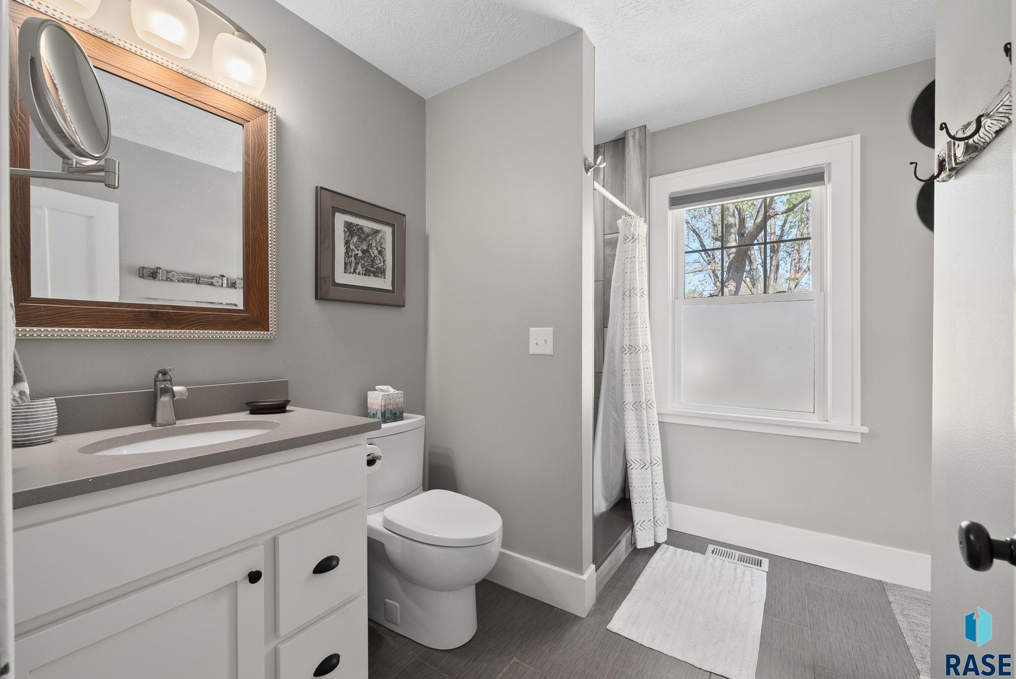 Sioux Falls, South Dakota 57105, United States, 3 Bedrooms Bedrooms, ,2 BathroomsBathrooms,Residential,Active,119544