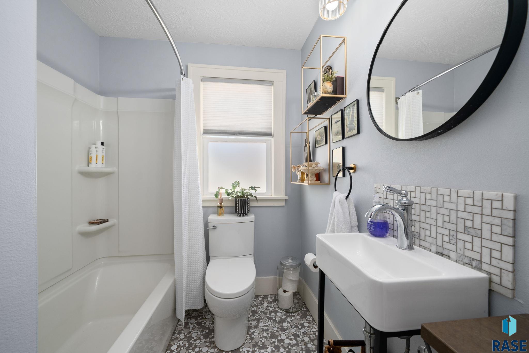 Sioux Falls, South Dakota 57105, United States, 3 Bedrooms Bedrooms, ,2 BathroomsBathrooms,Residential,Active,119544