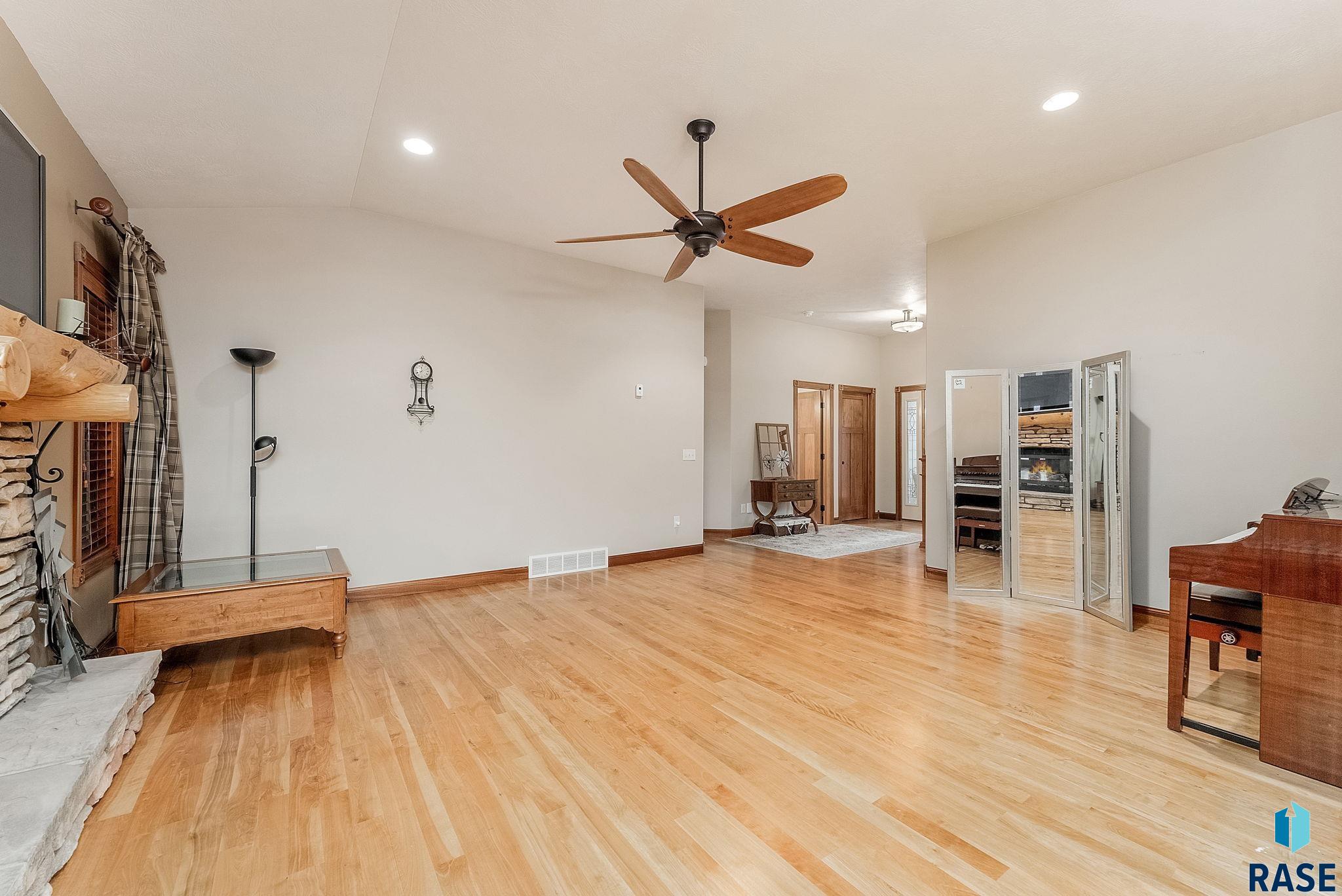 5616 S Shadow Wood Pl Place, Sioux Falls, New Jersey image 4