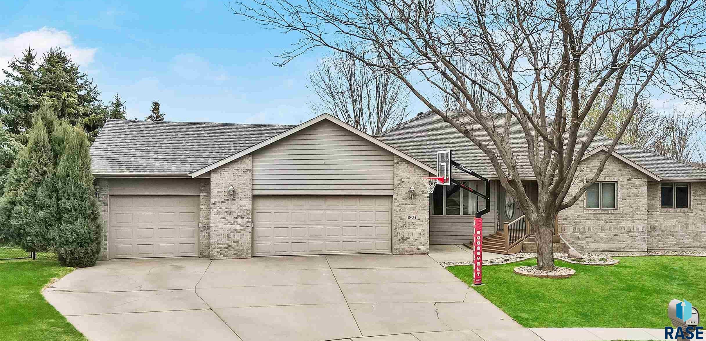 1804 S Strabane Cir Circle, Sioux Falls, South Dakota image 1