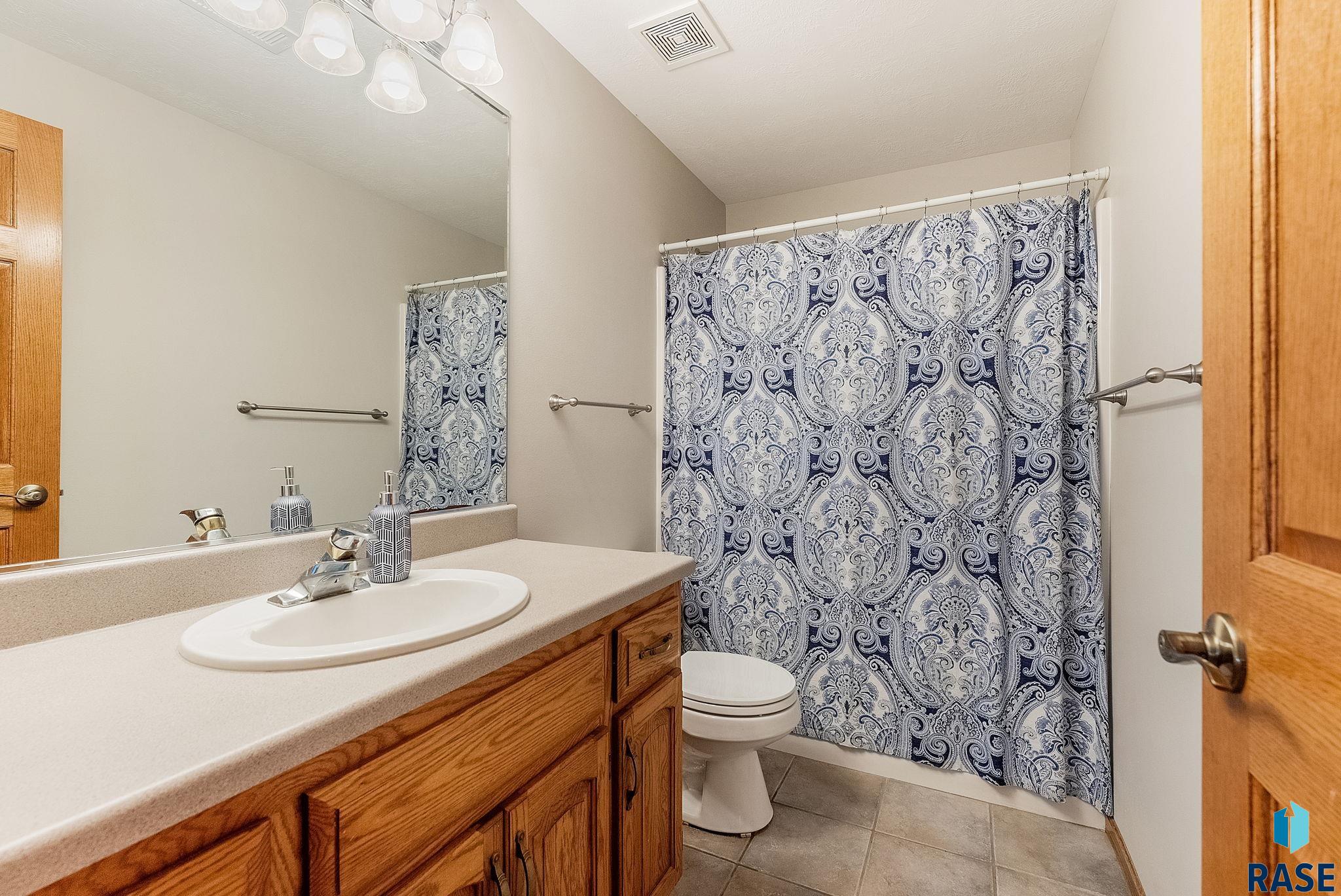 1804 S Strabane Cir Circle, Sioux Falls, South Dakota image 23