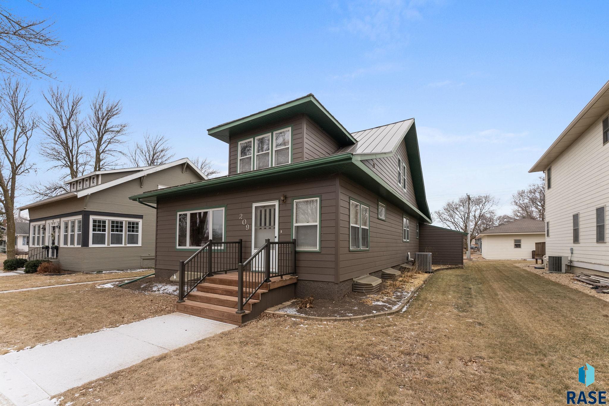 209 S 3rd St Street, Beresford, South Dakota image 1