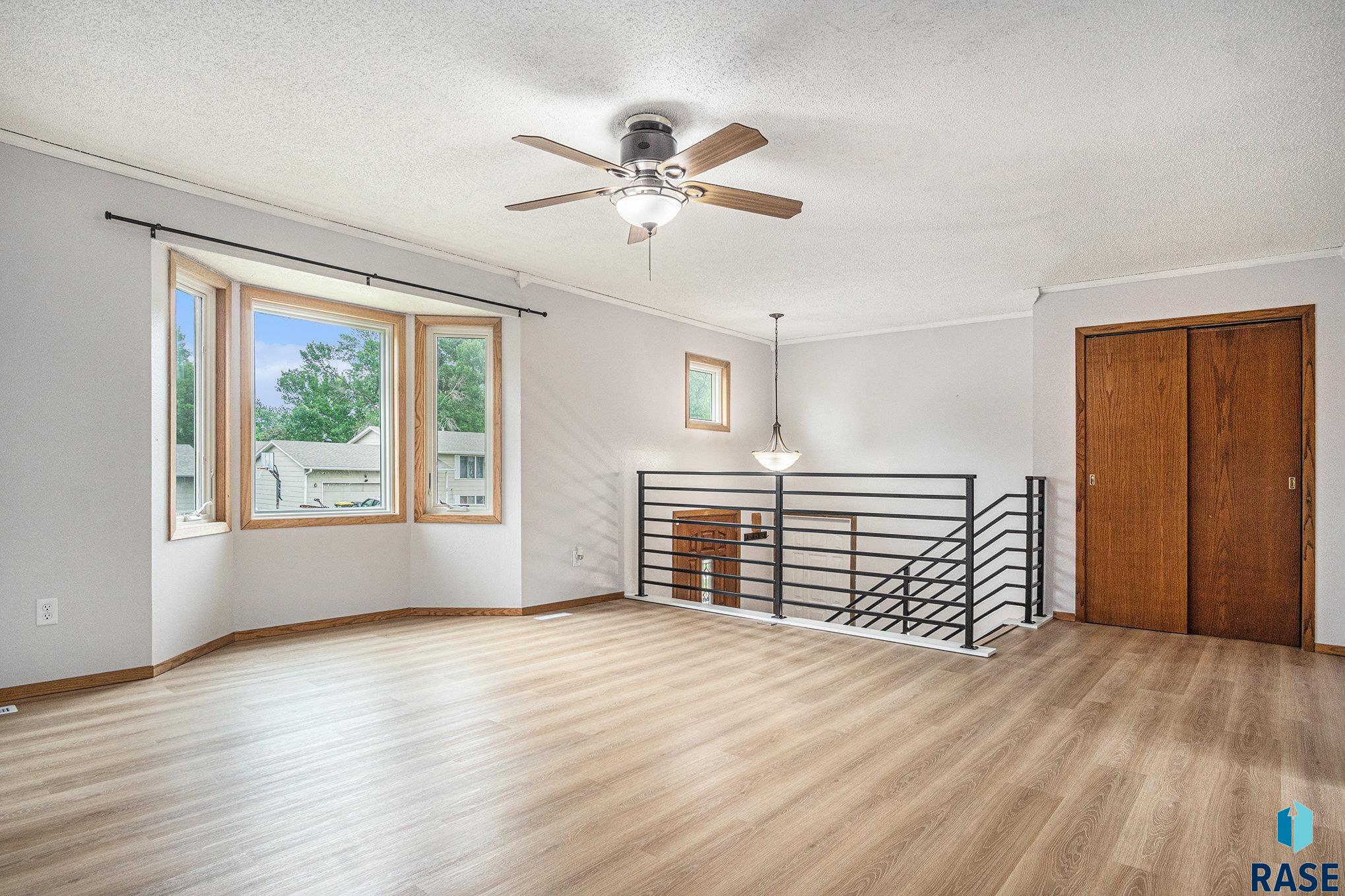 905 S Suburban Dr Drive, Sioux Falls, New Jersey image 3