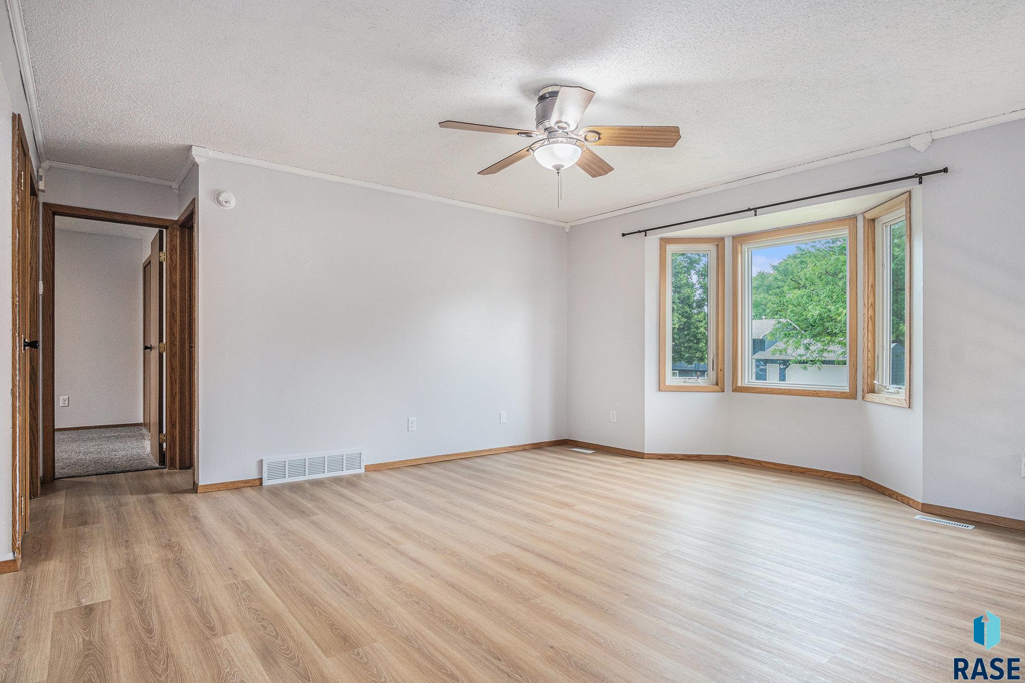 905 S Suburban Dr Drive, Sioux Falls, New Jersey image 4