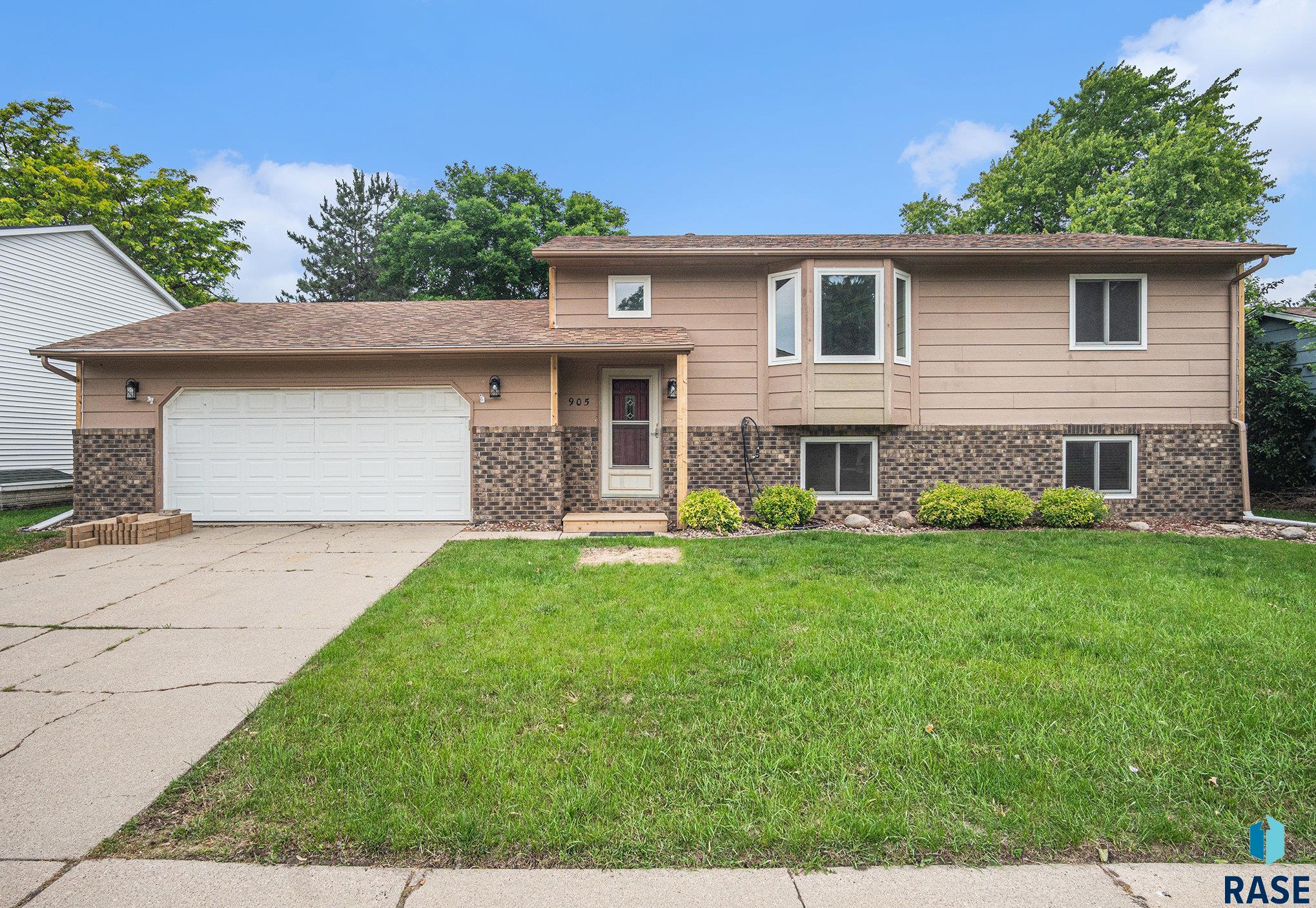 905 S Suburban Dr Drive, Sioux Falls, New Jersey image 1