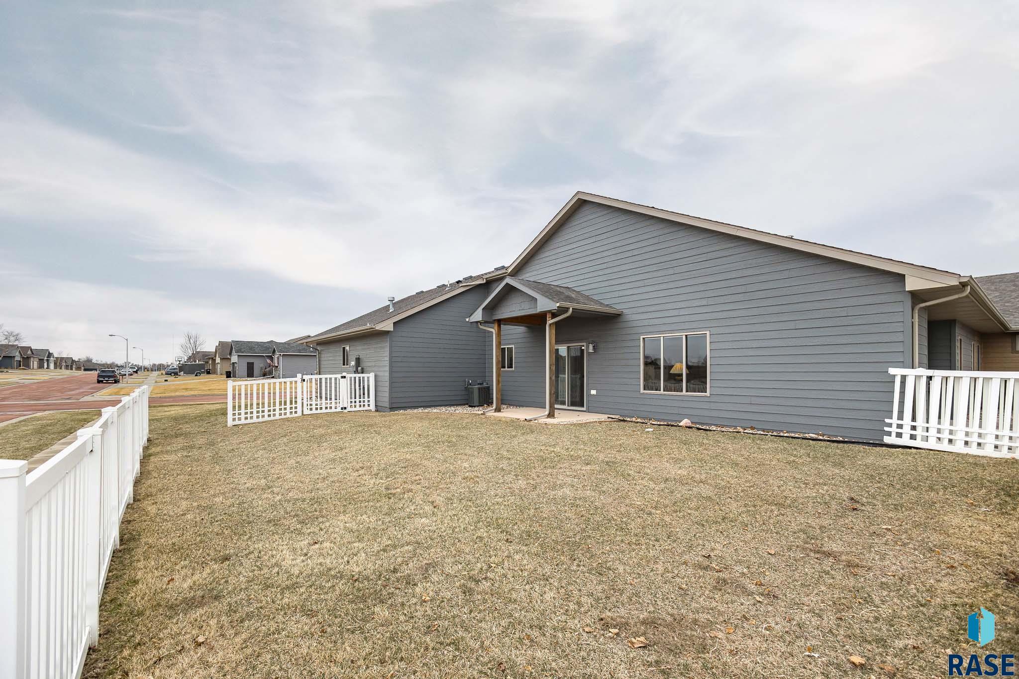 3310 E Woodsedge St Street, Sioux Falls, South Dakota image 7