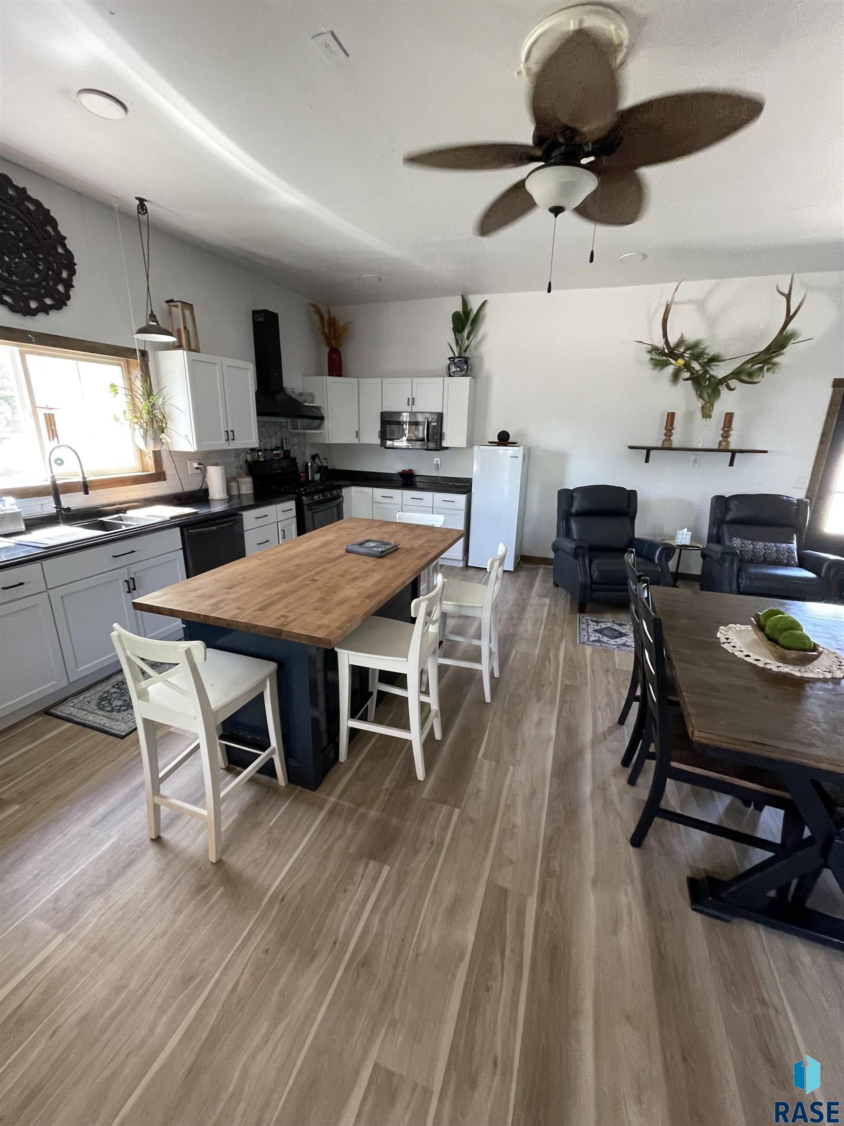 Tyndall, South Dakota 57066, United States, 3 Bedrooms Bedrooms, ,2 BathroomsBathrooms,Residential,Active,135274