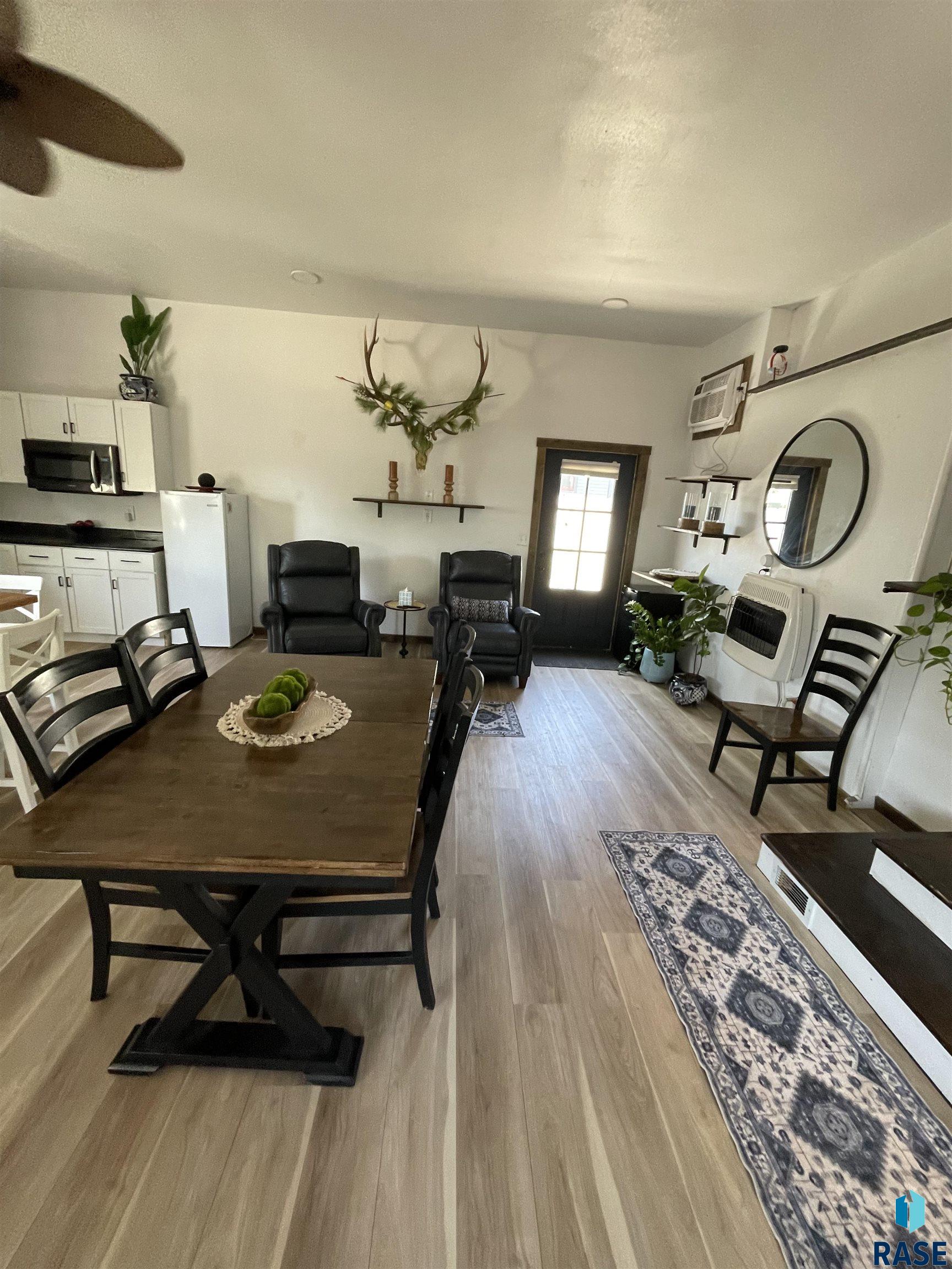 Tyndall, South Dakota 57066, United States, 3 Bedrooms Bedrooms, ,2 BathroomsBathrooms,Residential,Active,135274