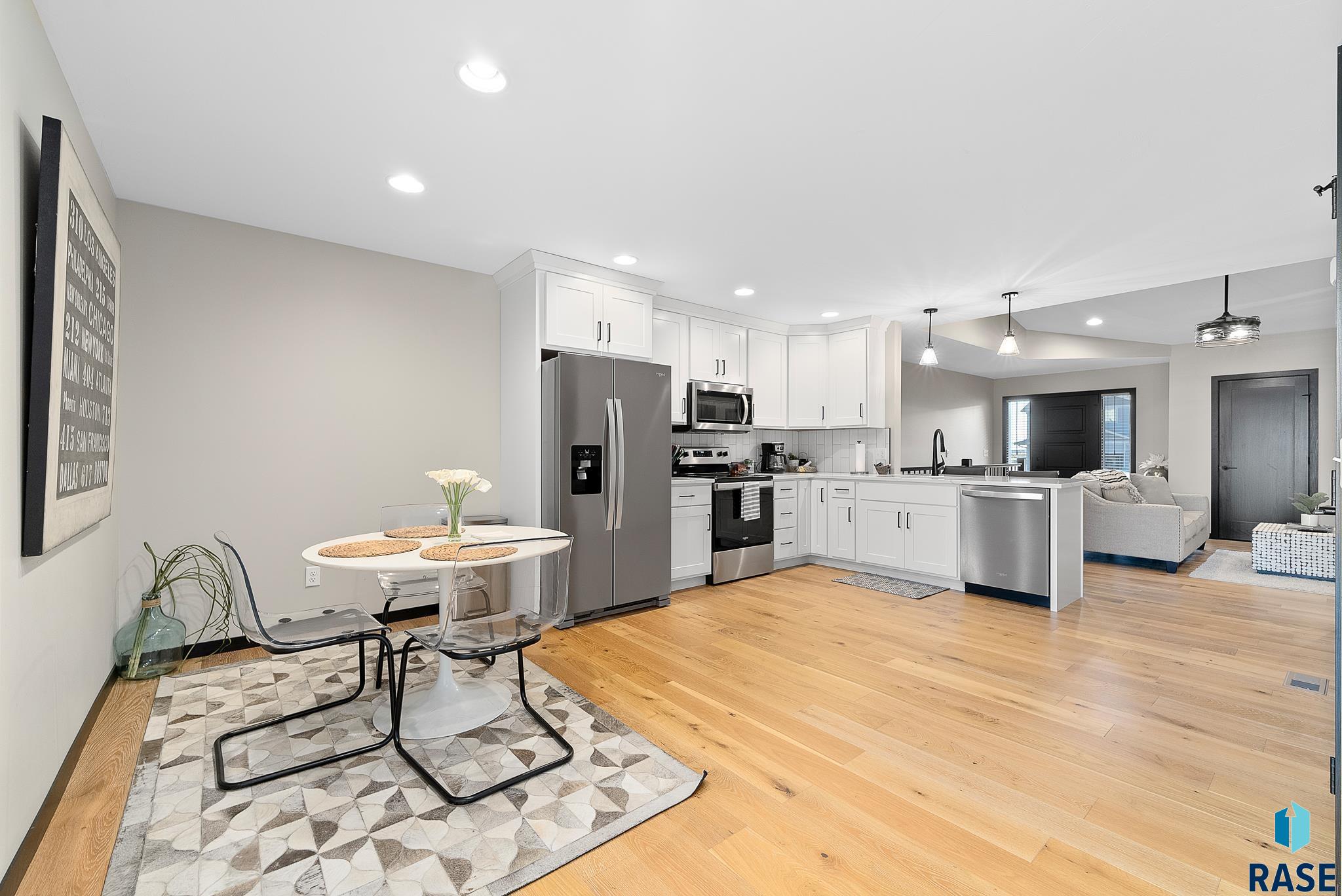 5508 W Rock Hill Pl Place, Sioux Falls, South Dakota image 2