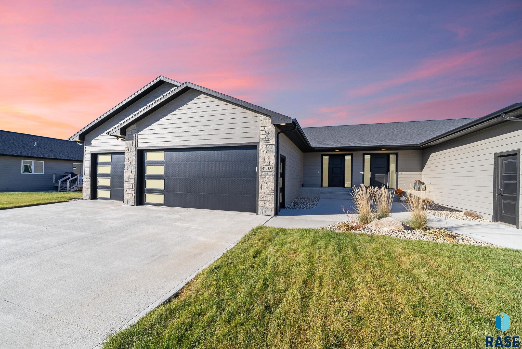 5508 W Rock Hill Pl Place, Sioux Falls, South Dakota image 1