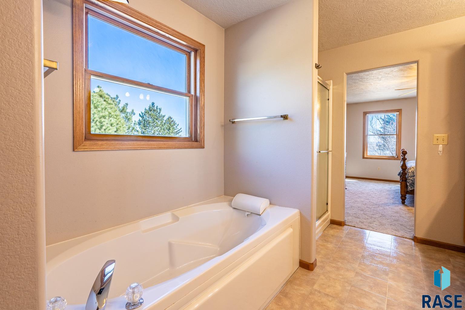 1406 Michael Cir Circle, Montrose, South Dakota image 24