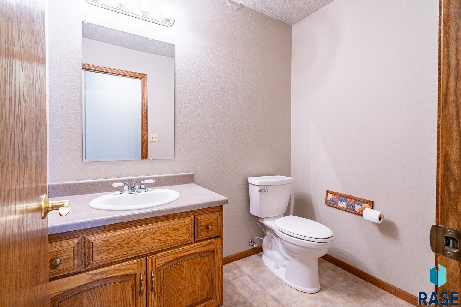 1406 Michael Cir Circle, Montrose, South Dakota image 26