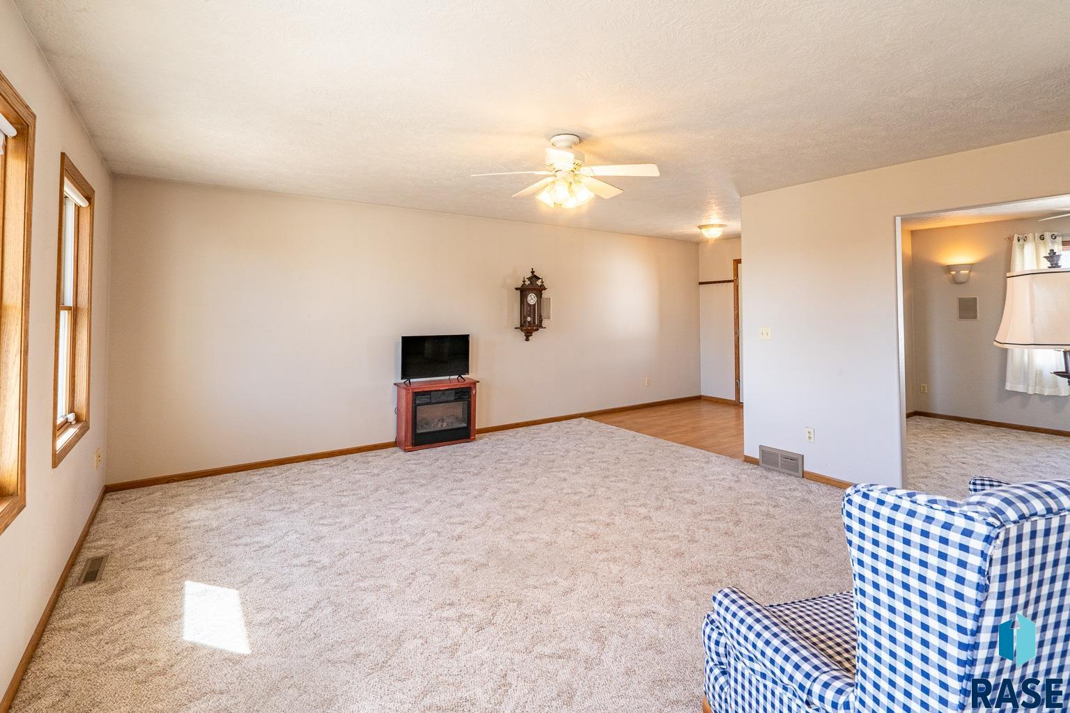 1406 Michael Cir Circle, Montrose, South Dakota image 16
