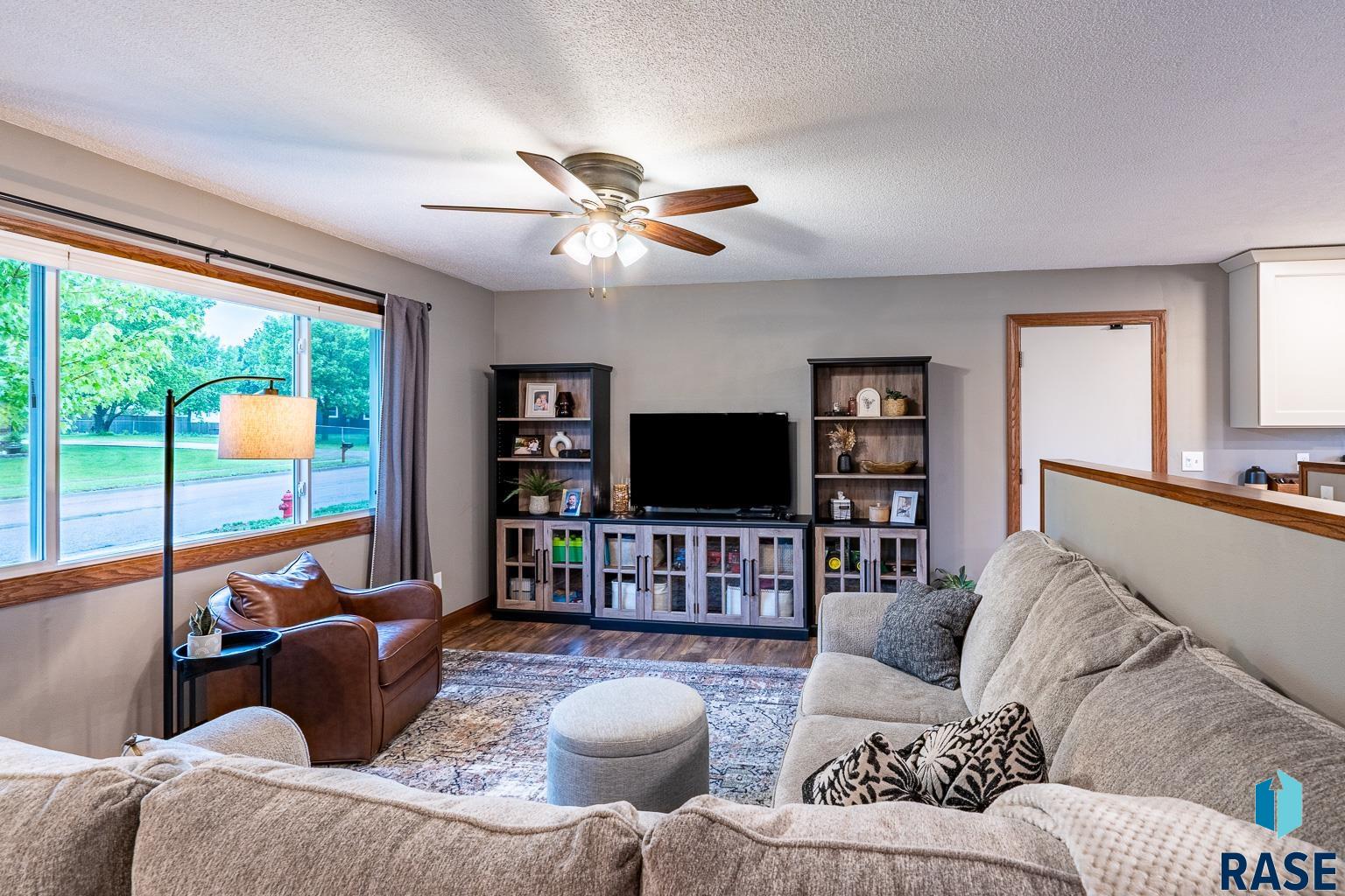 208 E Glennwood Dr Drive, Brandon, South Dakota image 8