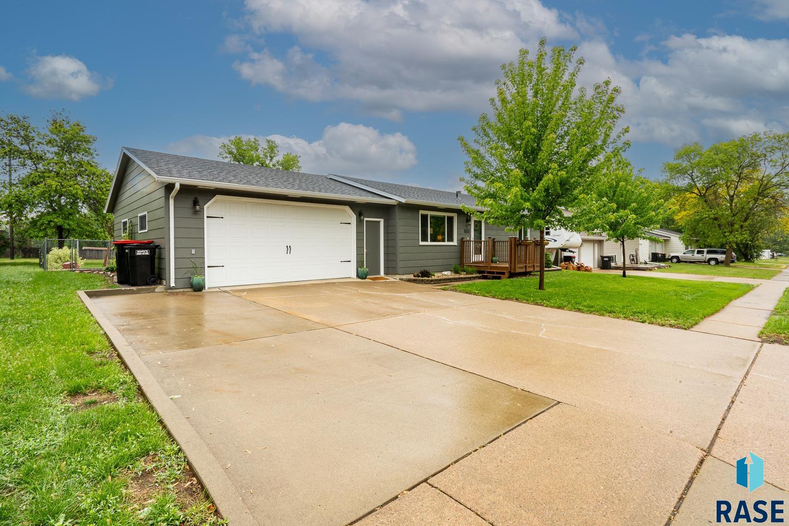 208 E Glennwood Dr Drive, Brandon, South Dakota image 2