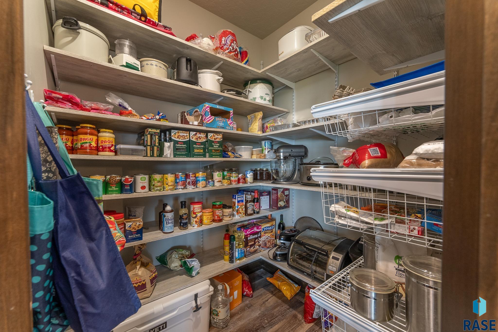 Sioux Falls, South Dakota 57110, United States, 2 Bedrooms Bedrooms, ,3 BathroomsBathrooms,Residential,Active,13204