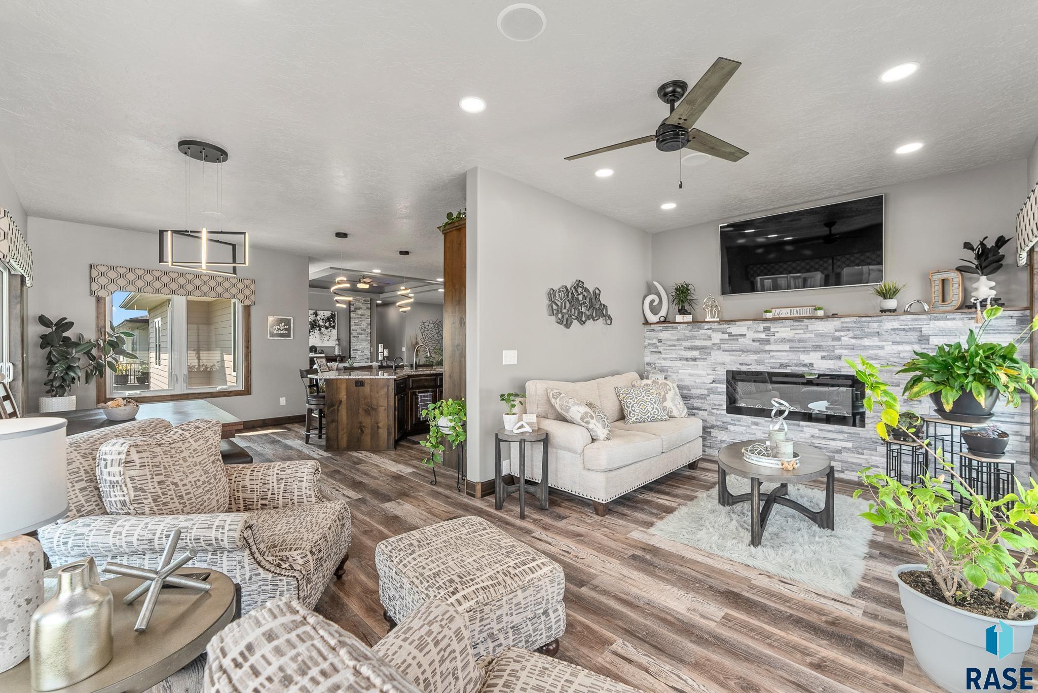 Sioux Falls, South Dakota 57110, United States, 2 Bedrooms Bedrooms, ,3 BathroomsBathrooms,Residential,Active,13204