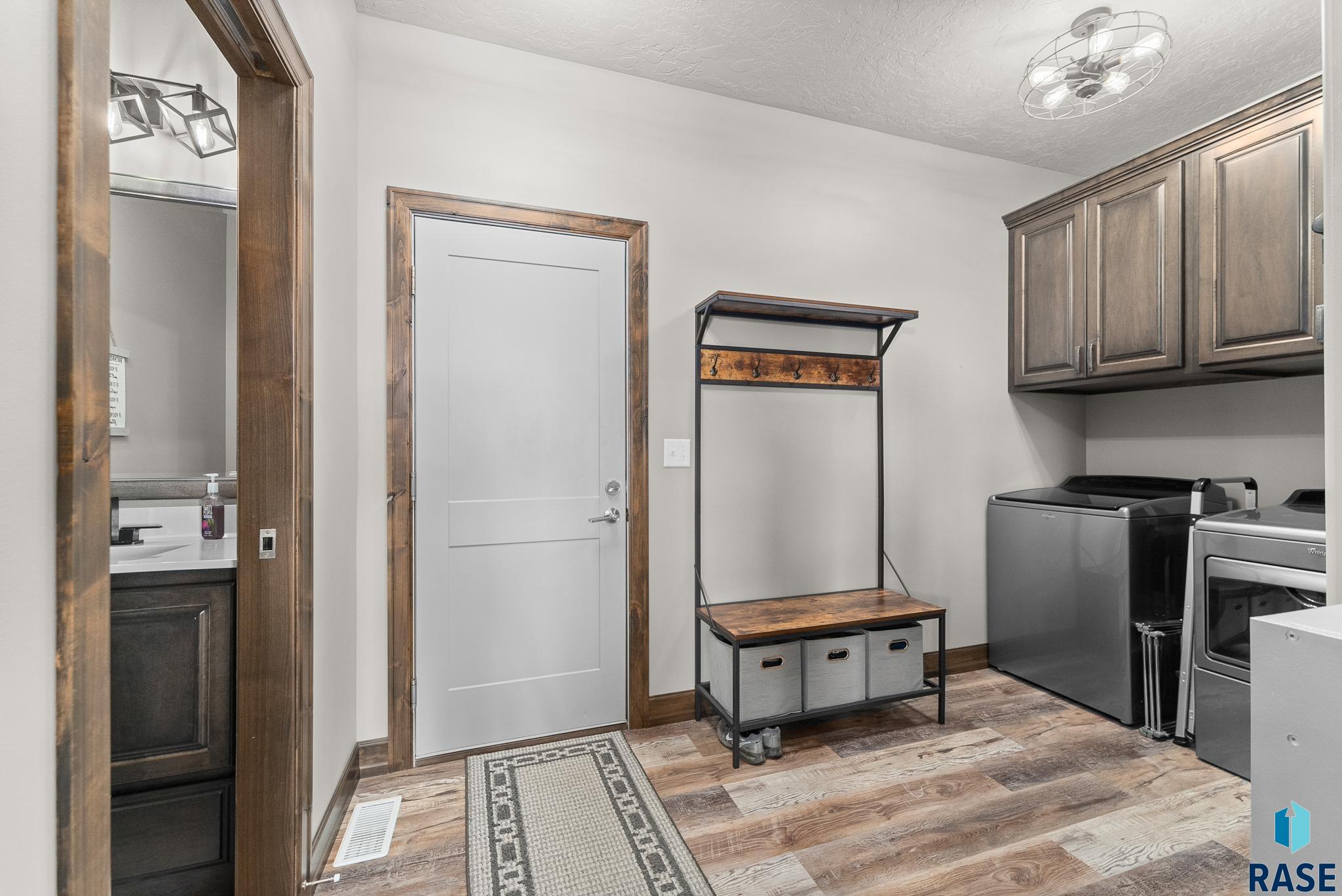 Sioux Falls, South Dakota 57110, United States, 2 Bedrooms Bedrooms, ,3 BathroomsBathrooms,Residential,Active,13204