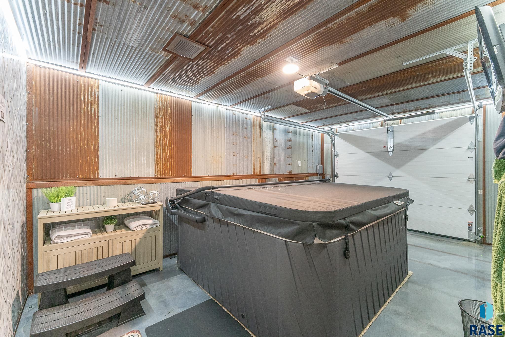 Sioux Falls, South Dakota 57110, United States, 2 Bedrooms Bedrooms, ,3 BathroomsBathrooms,Residential,Active,13204