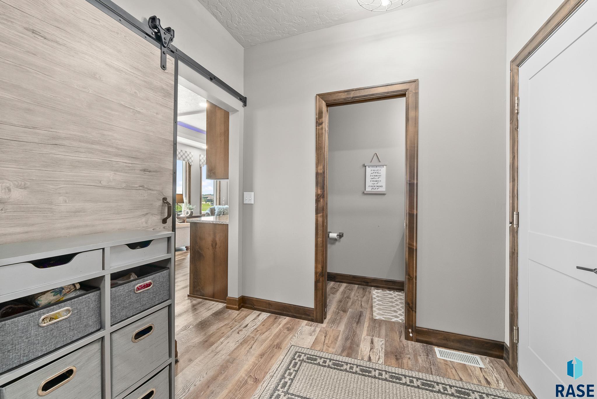 Sioux Falls, South Dakota 57110, United States, 2 Bedrooms Bedrooms, ,3 BathroomsBathrooms,Residential,Active,13204