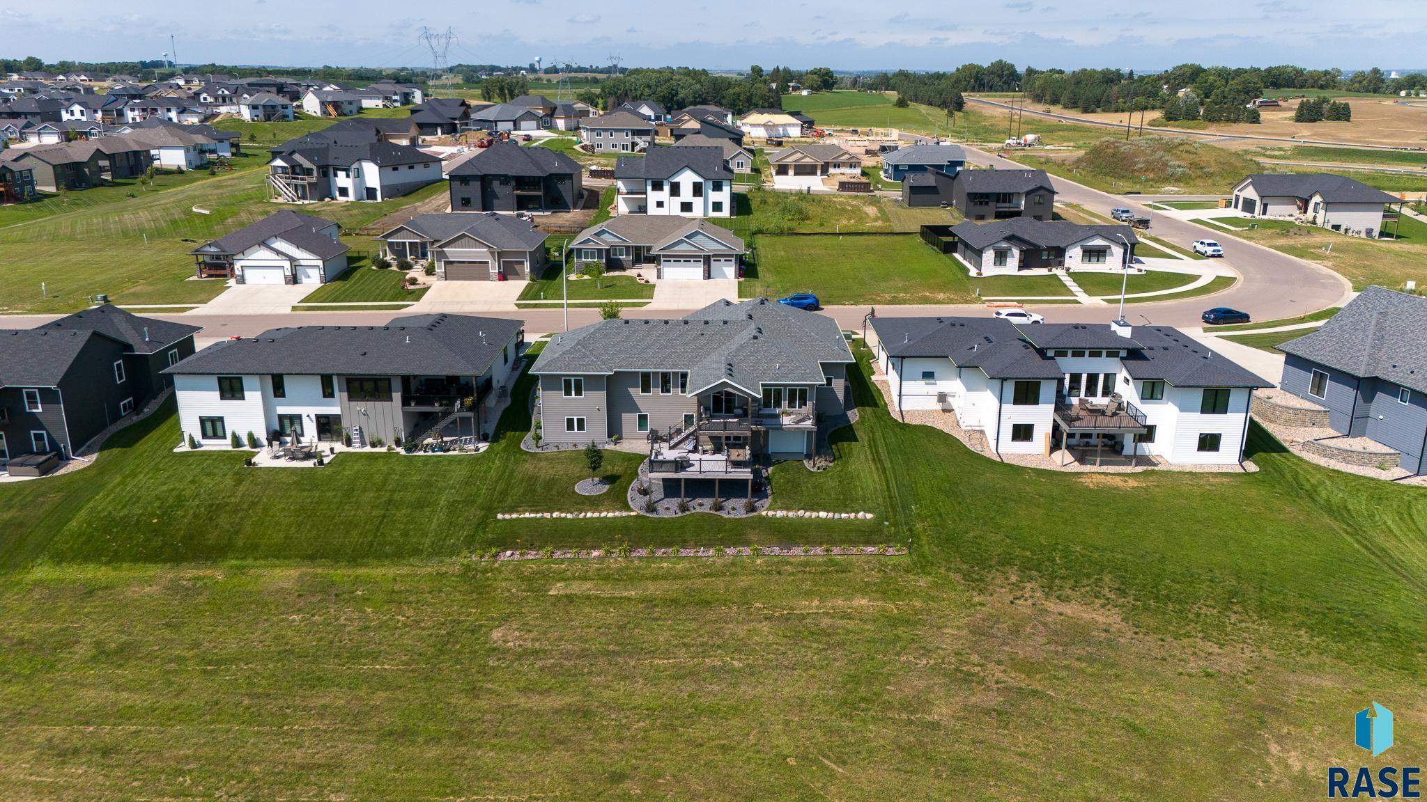 Sioux Falls, South Dakota 57110, United States, 2 Bedrooms Bedrooms, ,3 BathroomsBathrooms,Residential,Active,13204