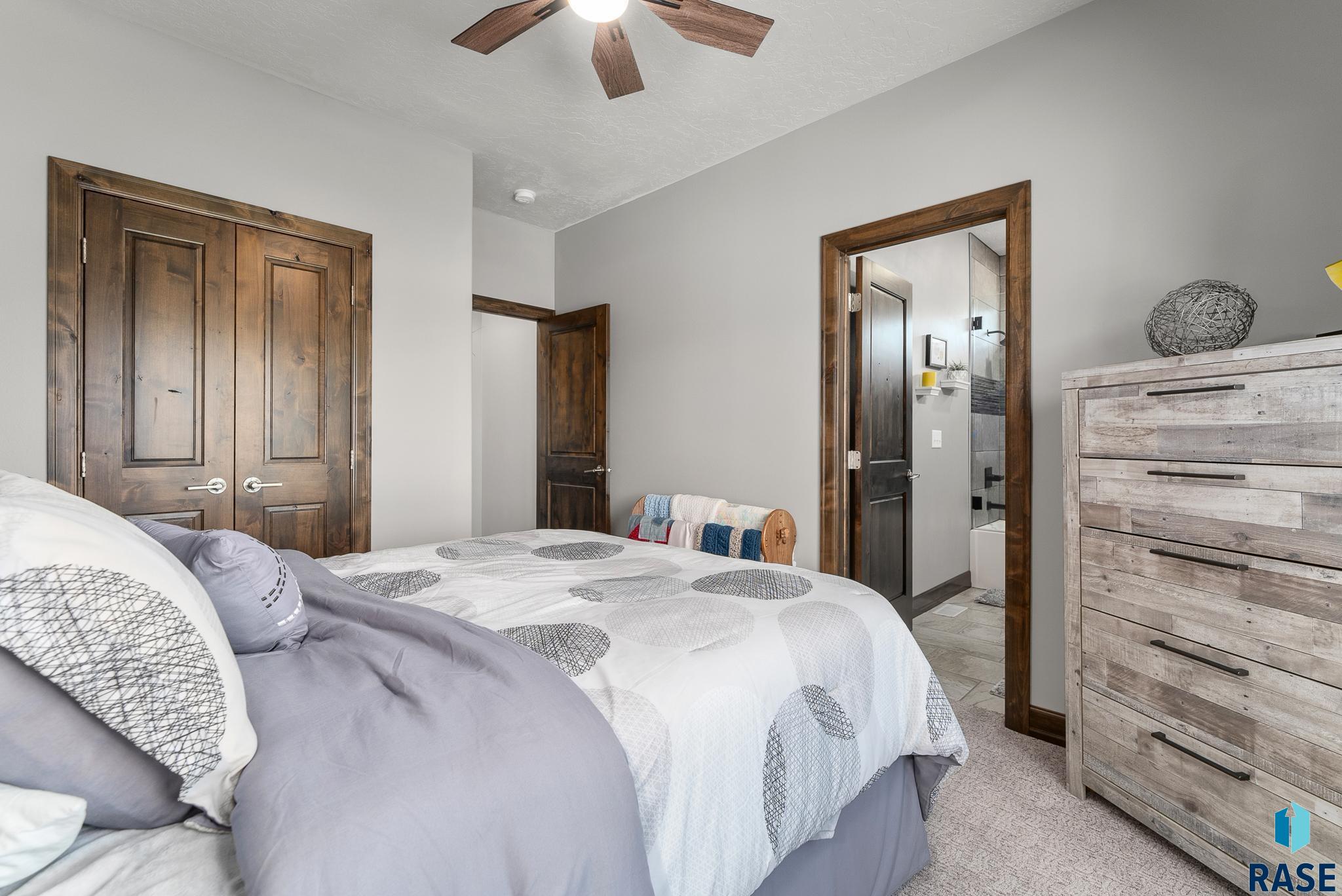 Sioux Falls, South Dakota 57110, United States, 2 Bedrooms Bedrooms, ,3 BathroomsBathrooms,Residential,Active,13204