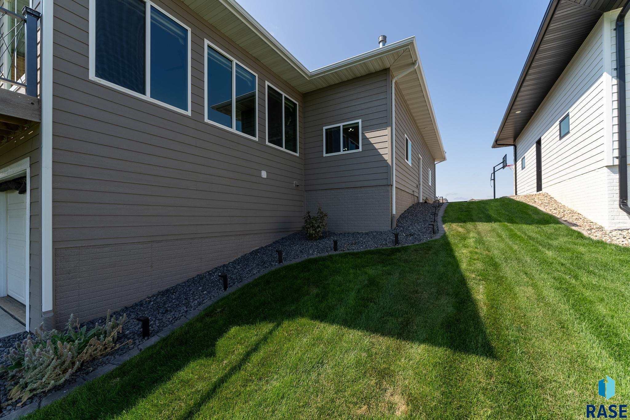 Sioux Falls, South Dakota 57110, United States, 2 Bedrooms Bedrooms, ,3 BathroomsBathrooms,Residential,Active,13204