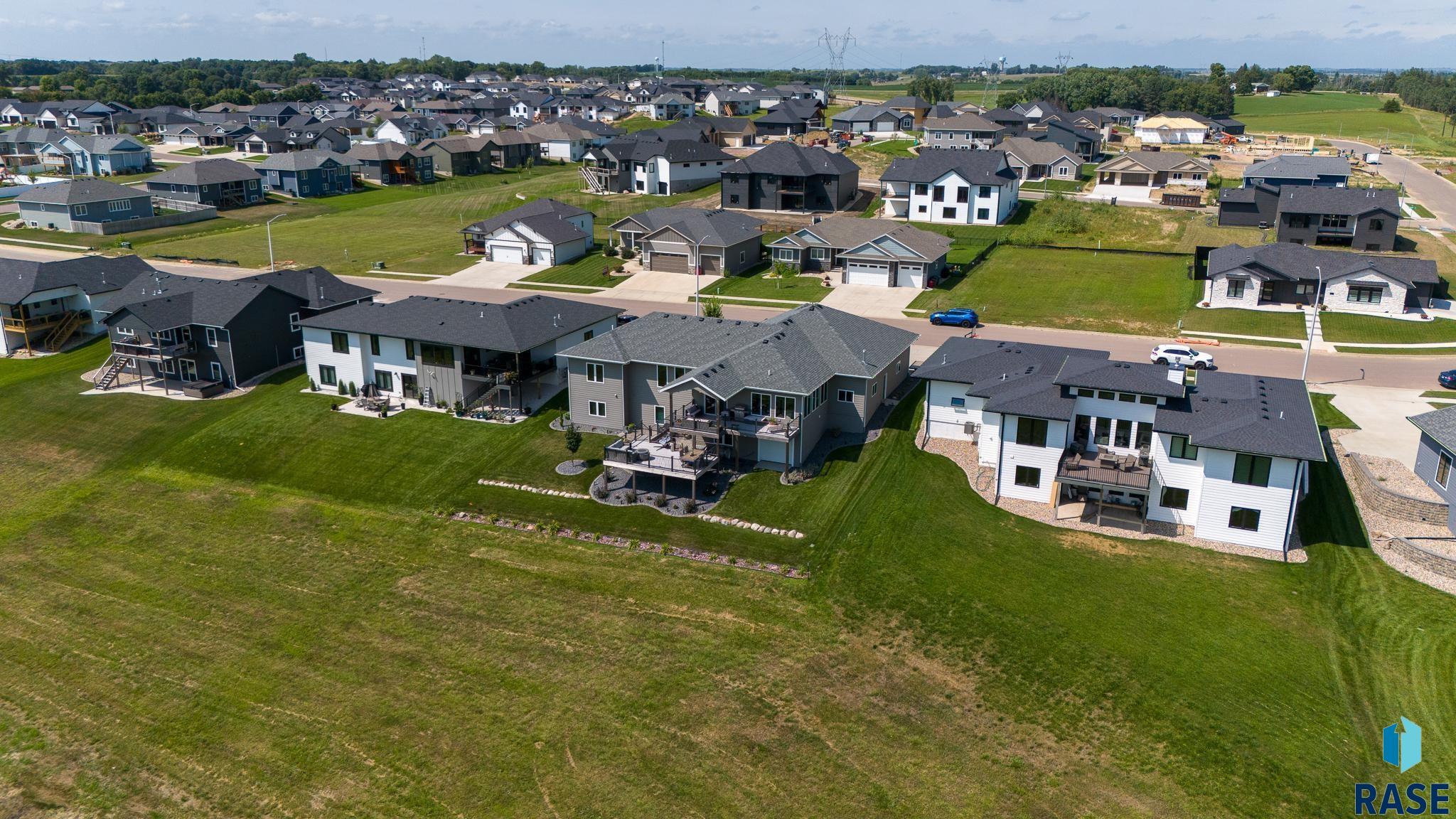 Sioux Falls, South Dakota 57110, United States, 2 Bedrooms Bedrooms, ,3 BathroomsBathrooms,Residential,Active,13204