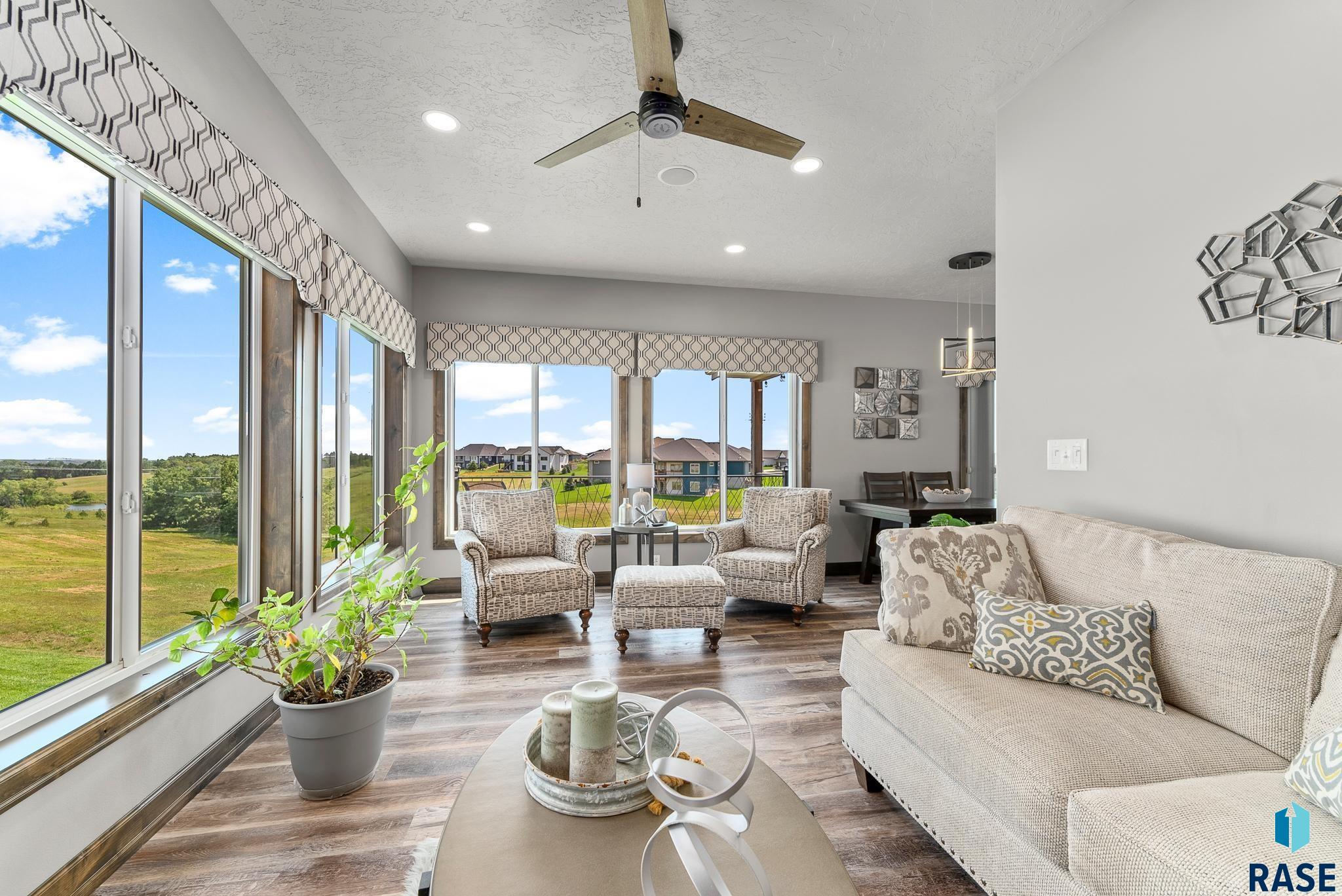 Sioux Falls, South Dakota 57110, United States, 2 Bedrooms Bedrooms, ,3 BathroomsBathrooms,Residential,Active,13204