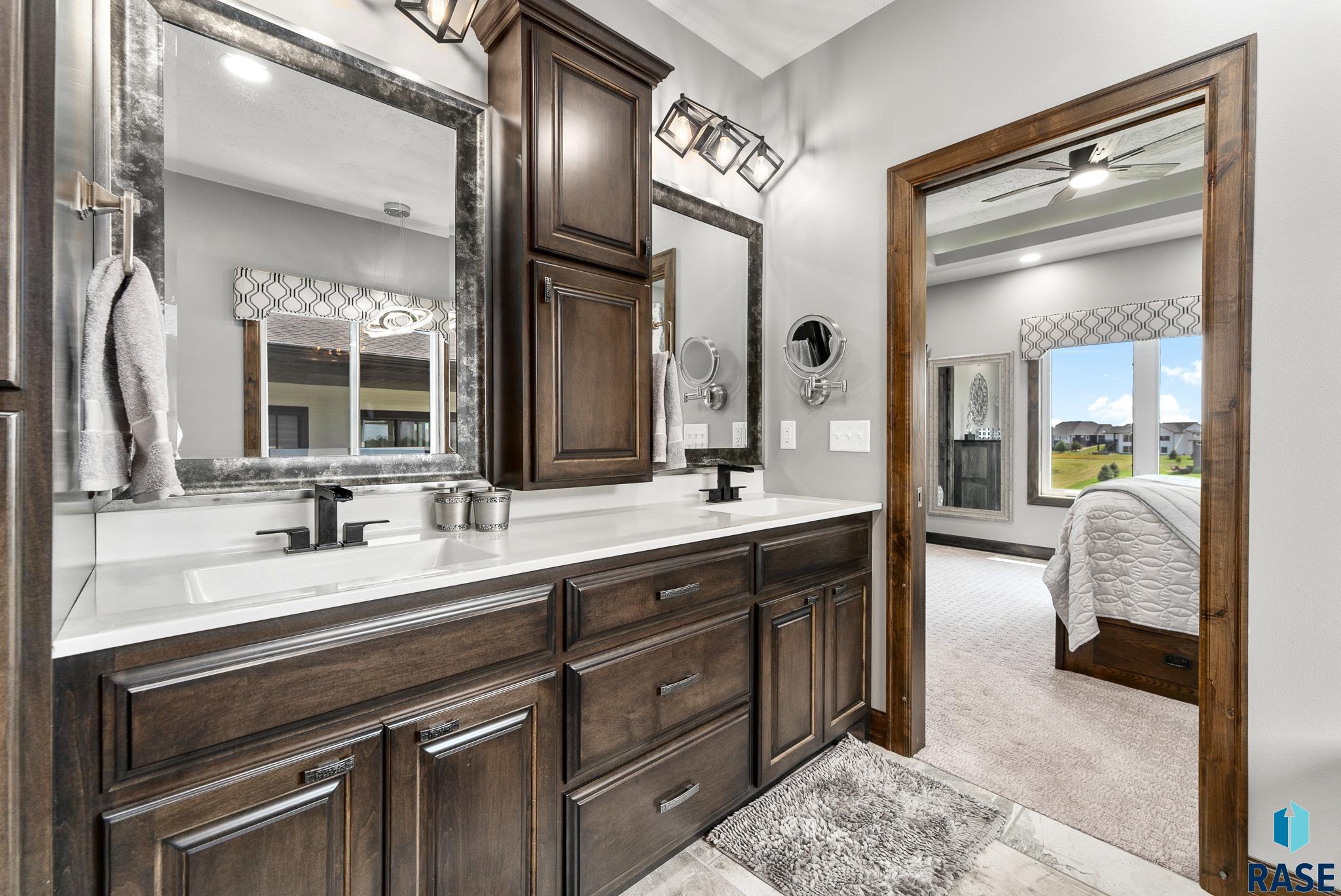 Sioux Falls, South Dakota 57110, United States, 2 Bedrooms Bedrooms, ,3 BathroomsBathrooms,Residential,Active,13204