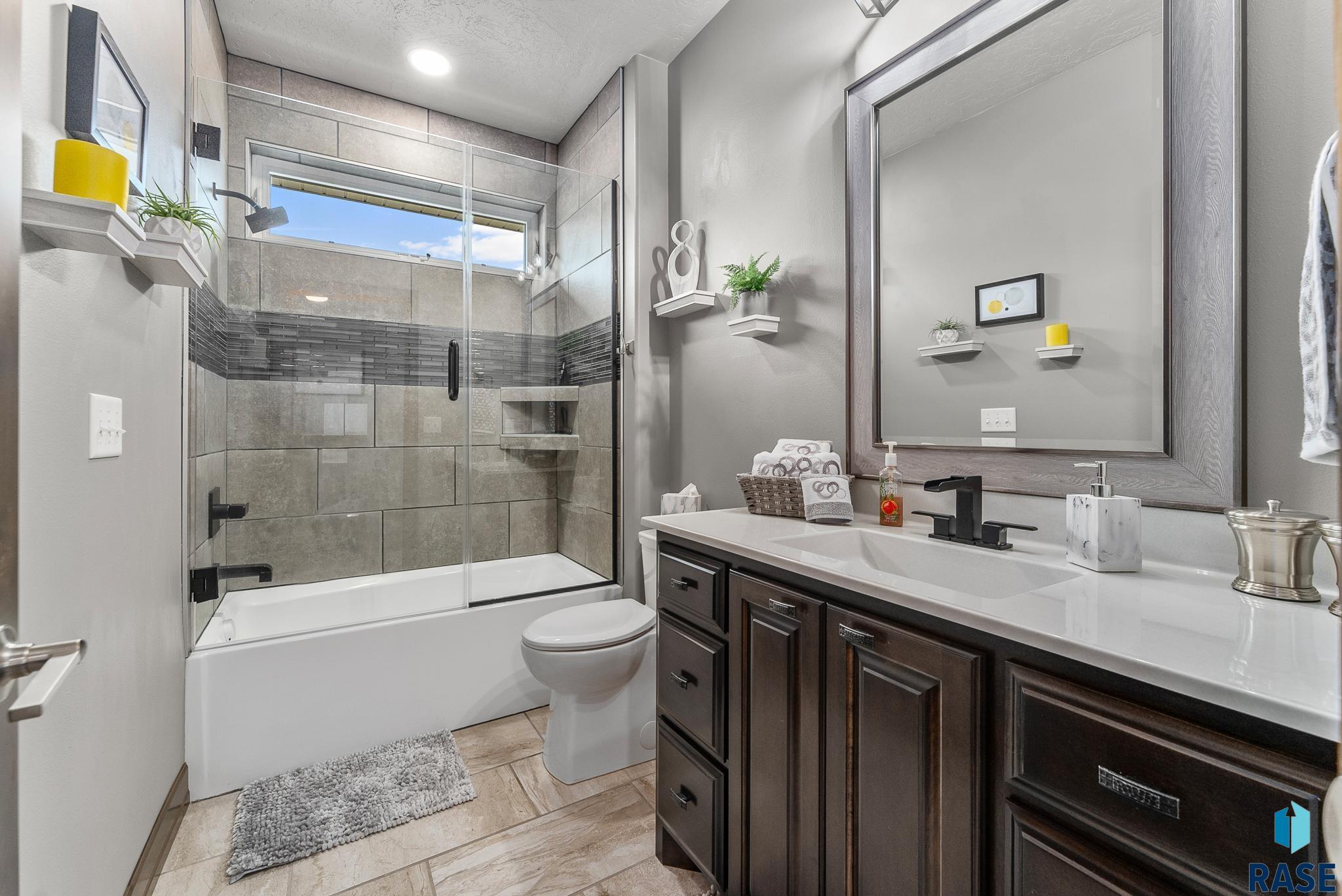 Sioux Falls, South Dakota 57110, United States, 2 Bedrooms Bedrooms, ,3 BathroomsBathrooms,Residential,Active,13204