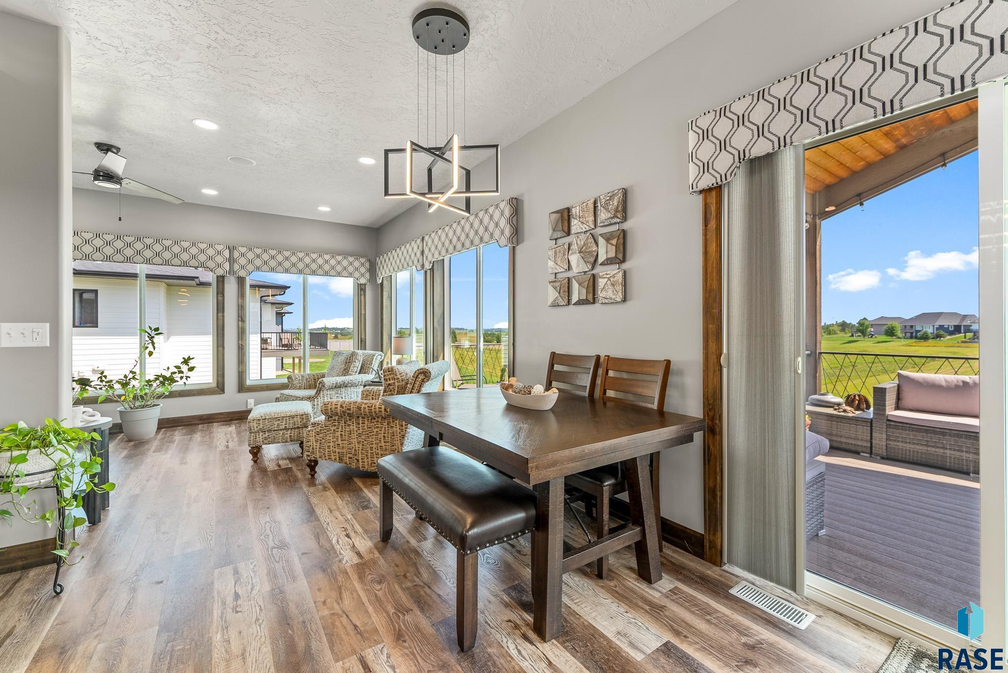 Sioux Falls, South Dakota 57110, United States, 2 Bedrooms Bedrooms, ,3 BathroomsBathrooms,Residential,Active,13204