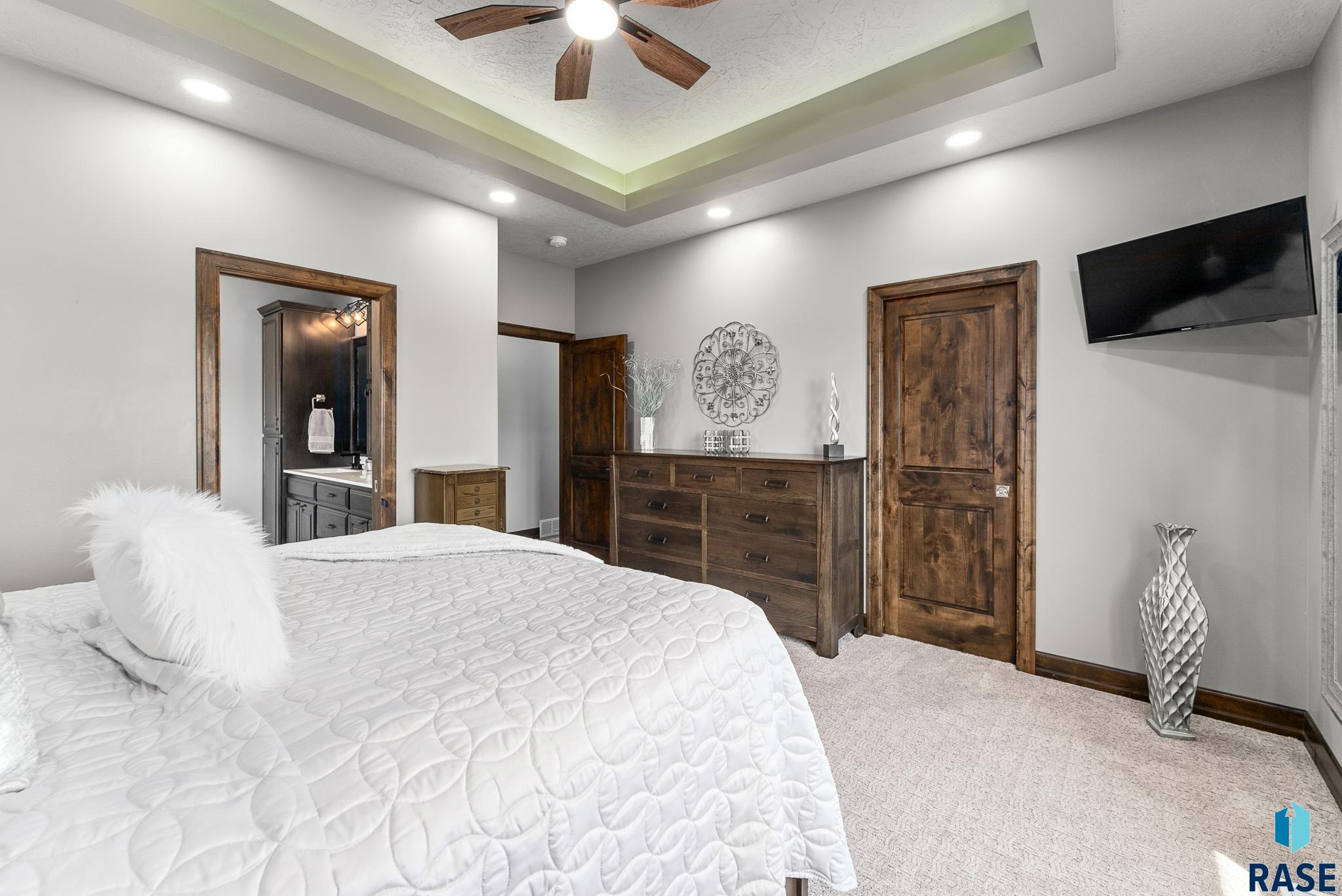 Sioux Falls, South Dakota 57110, United States, 2 Bedrooms Bedrooms, ,3 BathroomsBathrooms,Residential,Active,13204