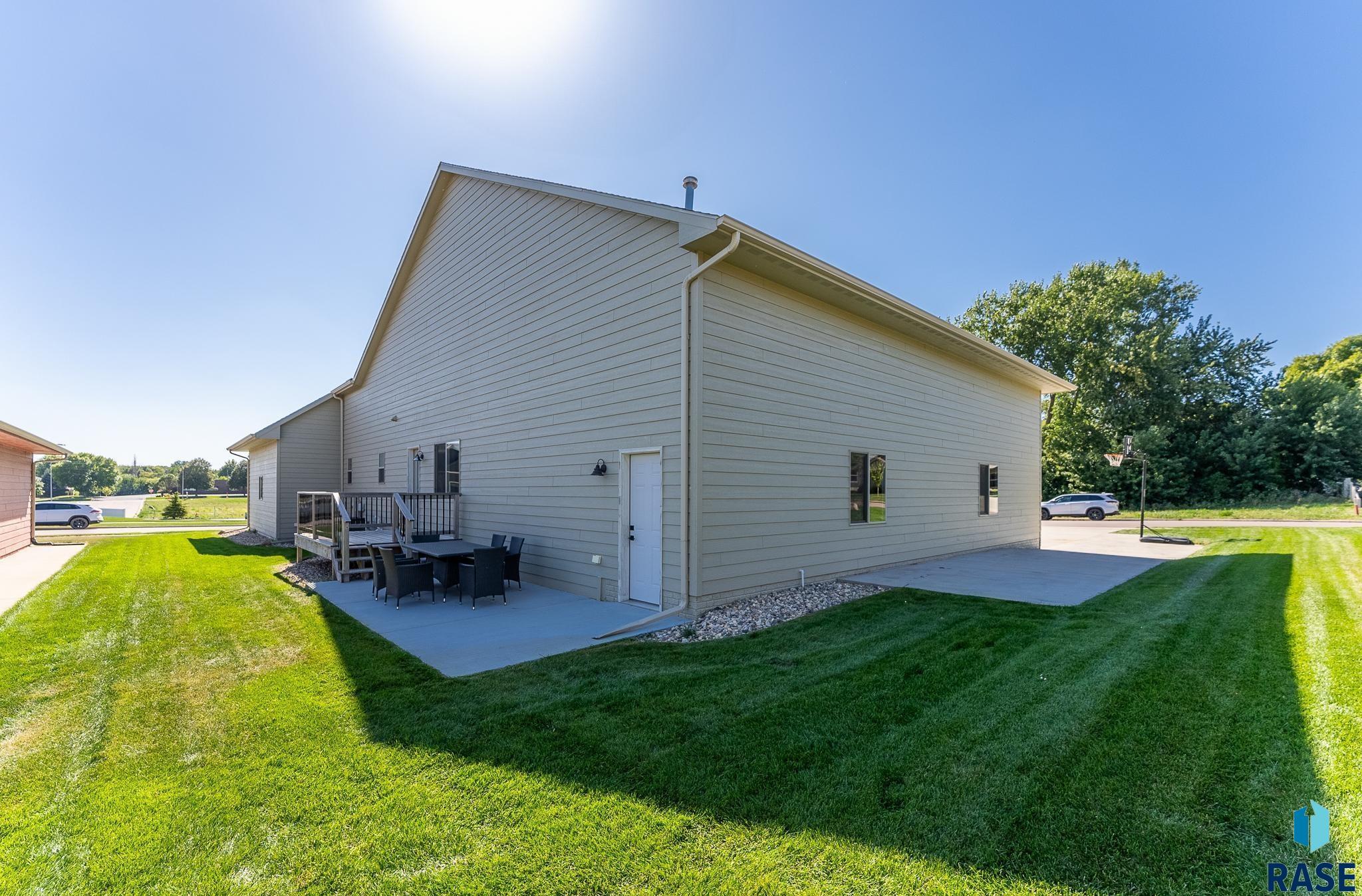 Sioux Falls, South Dakota 57110, United States, 7 Bedrooms Bedrooms, ,3 BathroomsBathrooms,Residential,Active,41669