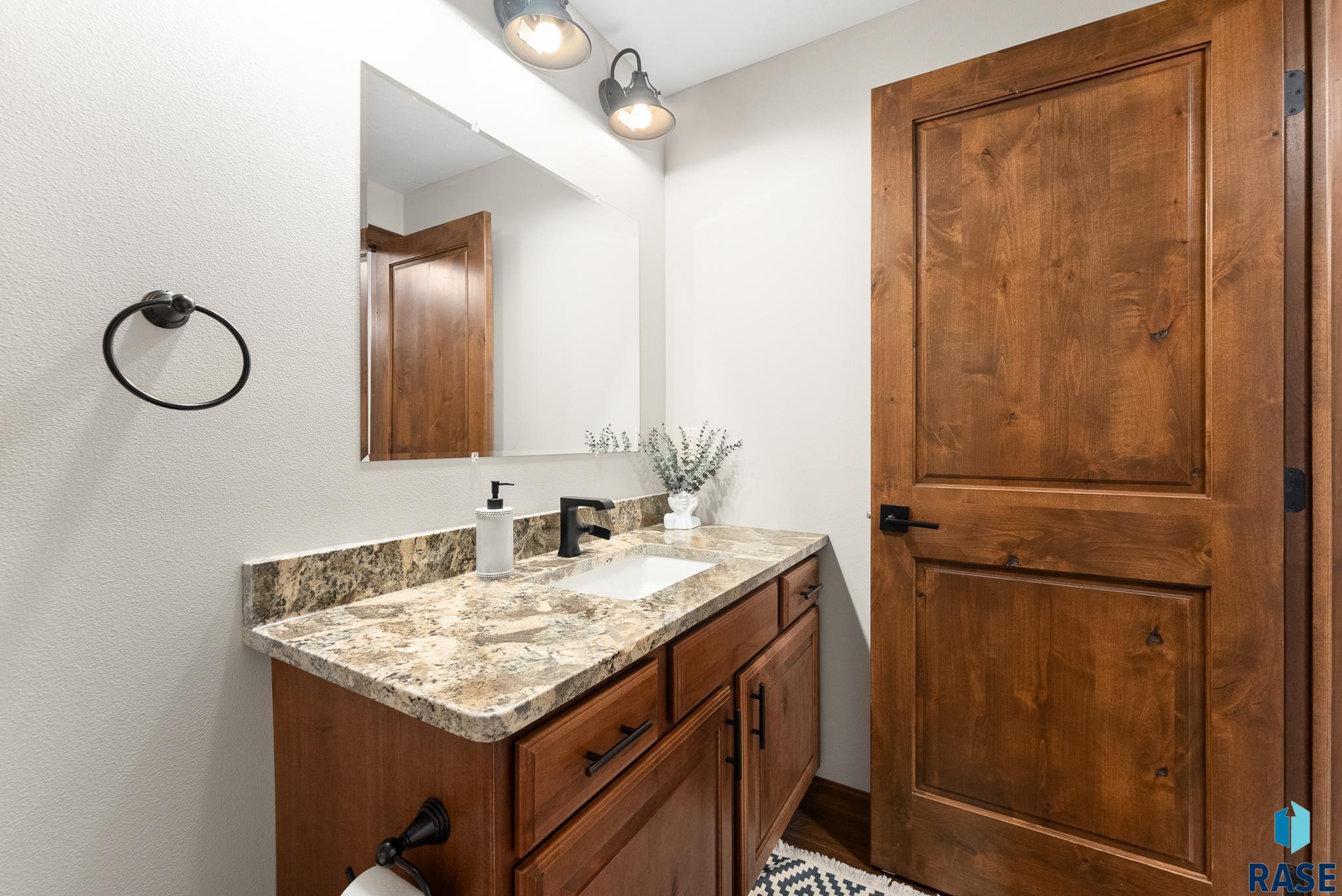 Sioux Falls, South Dakota 57110, United States, 7 Bedrooms Bedrooms, ,3 BathroomsBathrooms,Residential,Active,41669